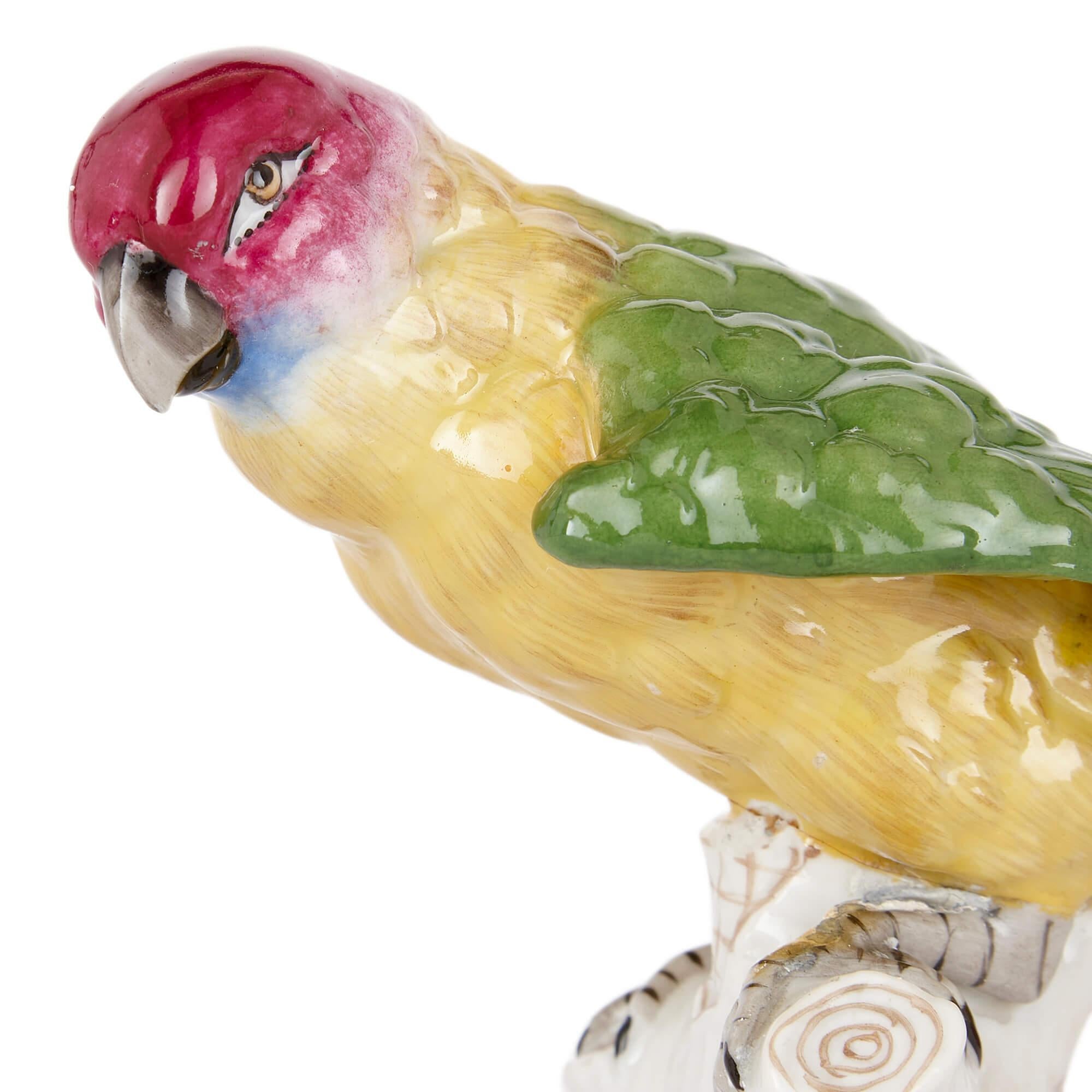 20ième siècle Modèle en porcelaine de Volkstedt représentant un perroquet, Allemagne, début du 20e siècle en vente