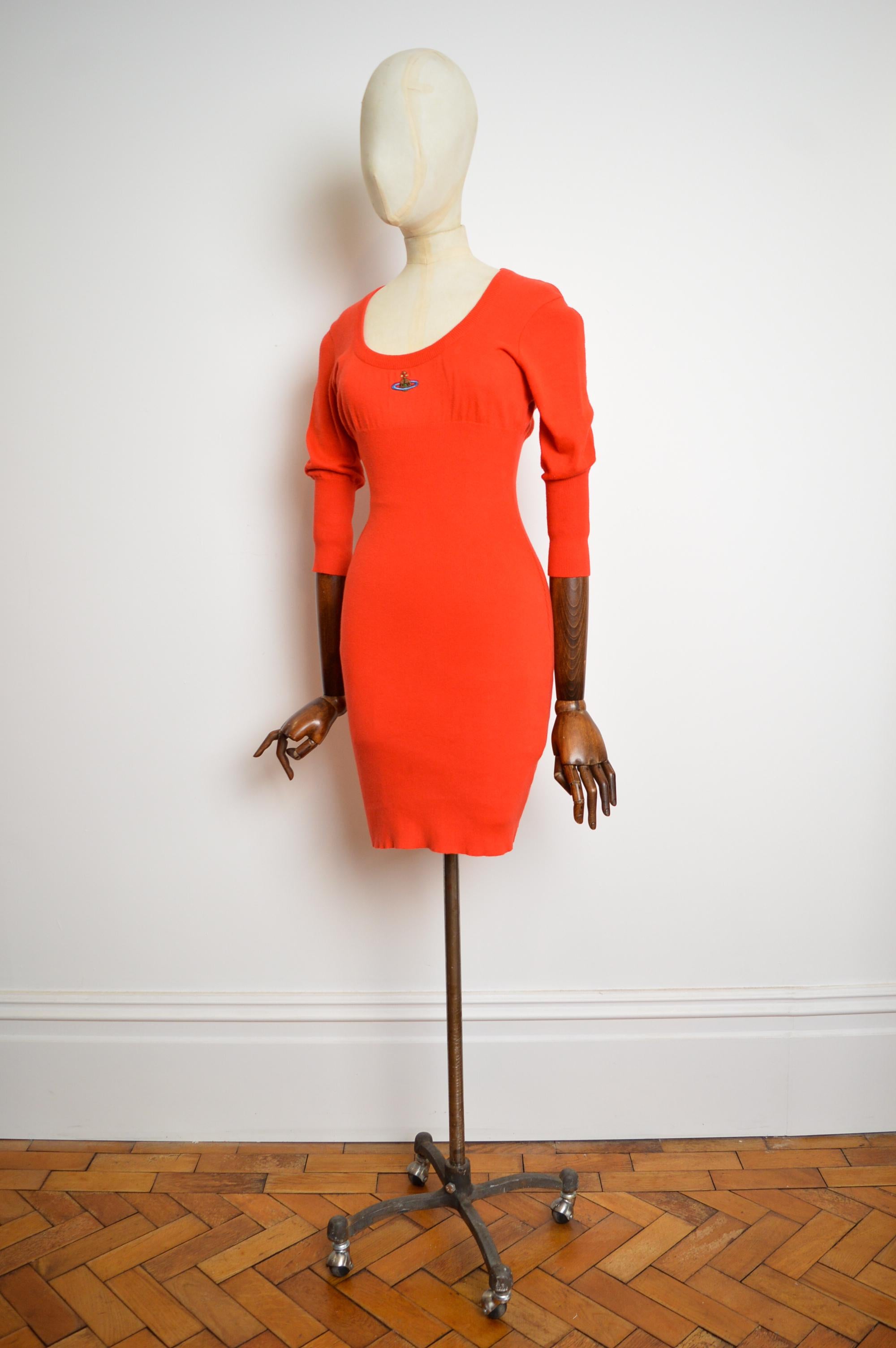 VIVIENNE WESTWOOD A/H 1989 - 1990 - Robe moulante vintage en maille rouge ornée d'orbes en vente 5