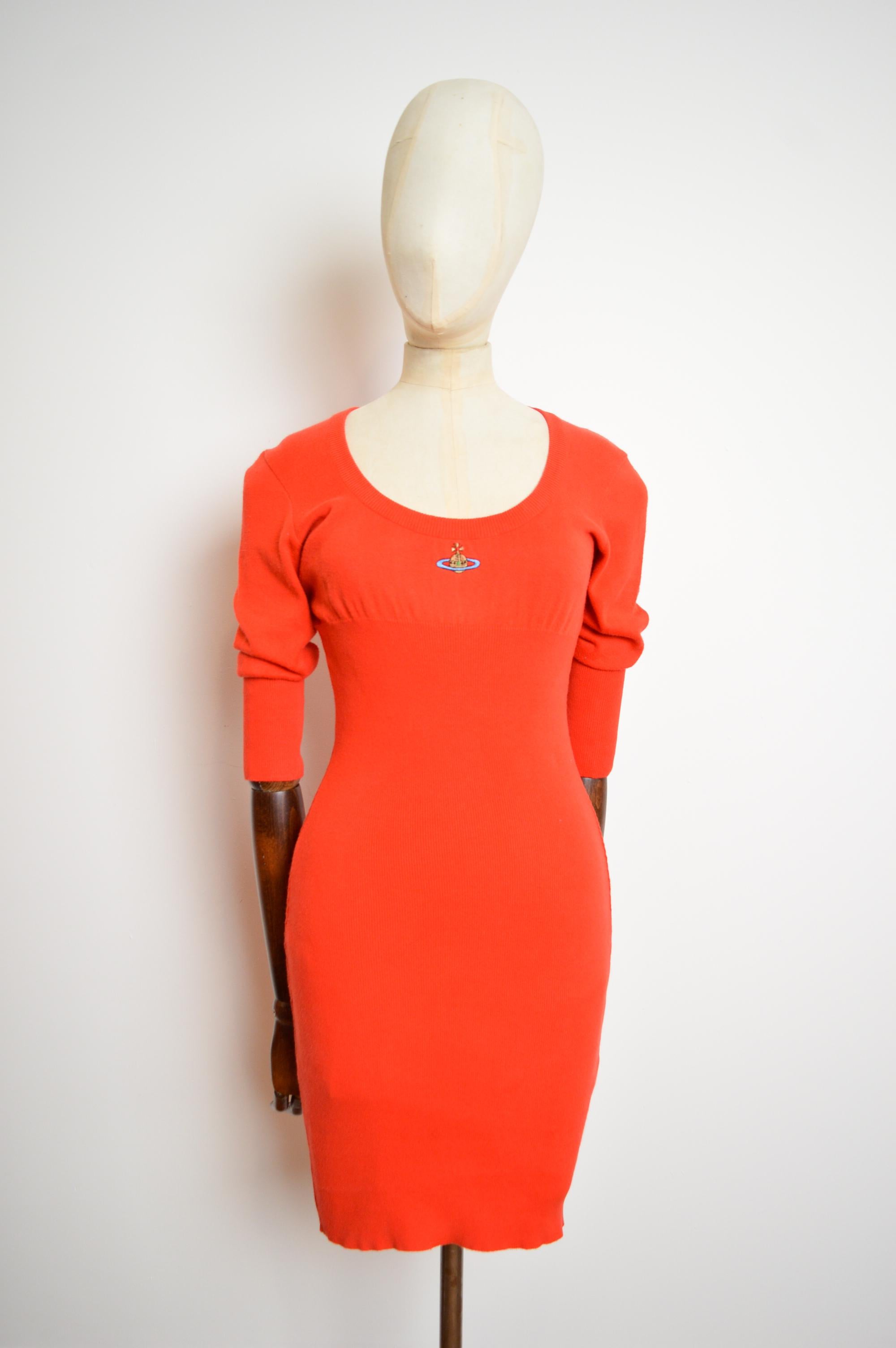 Rouge VIVIENNE WESTWOOD A/H 1989 - 1990 - Robe moulante vintage en maille rouge ornée d'orbes en vente