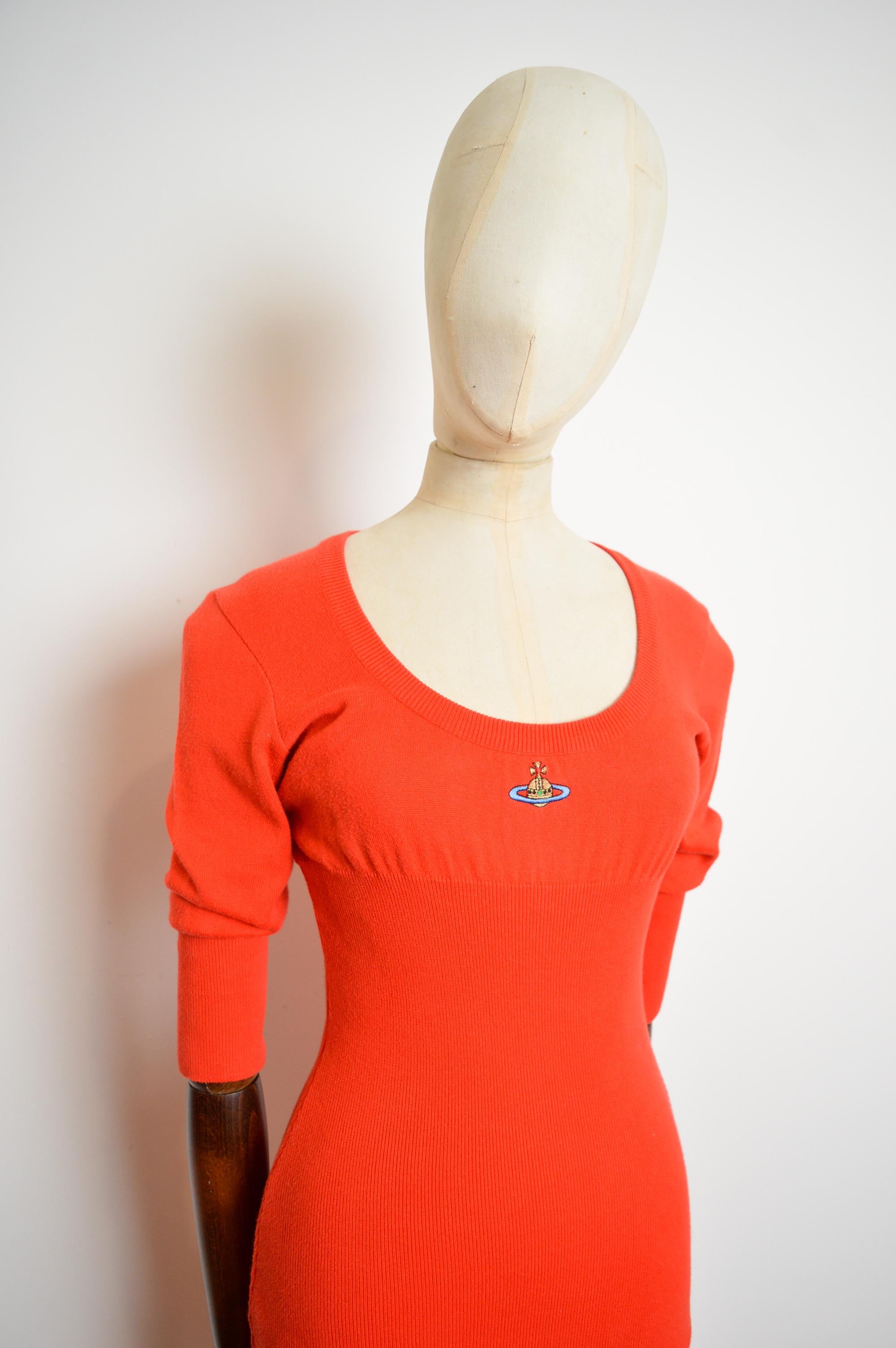 A/W 1989 - 1990 VIVIENNE WESTWOOD Red Knit Orb Detail A/W 1989 - 1990 VIVIENNE WESTWOOD Red Knit Orb Detail