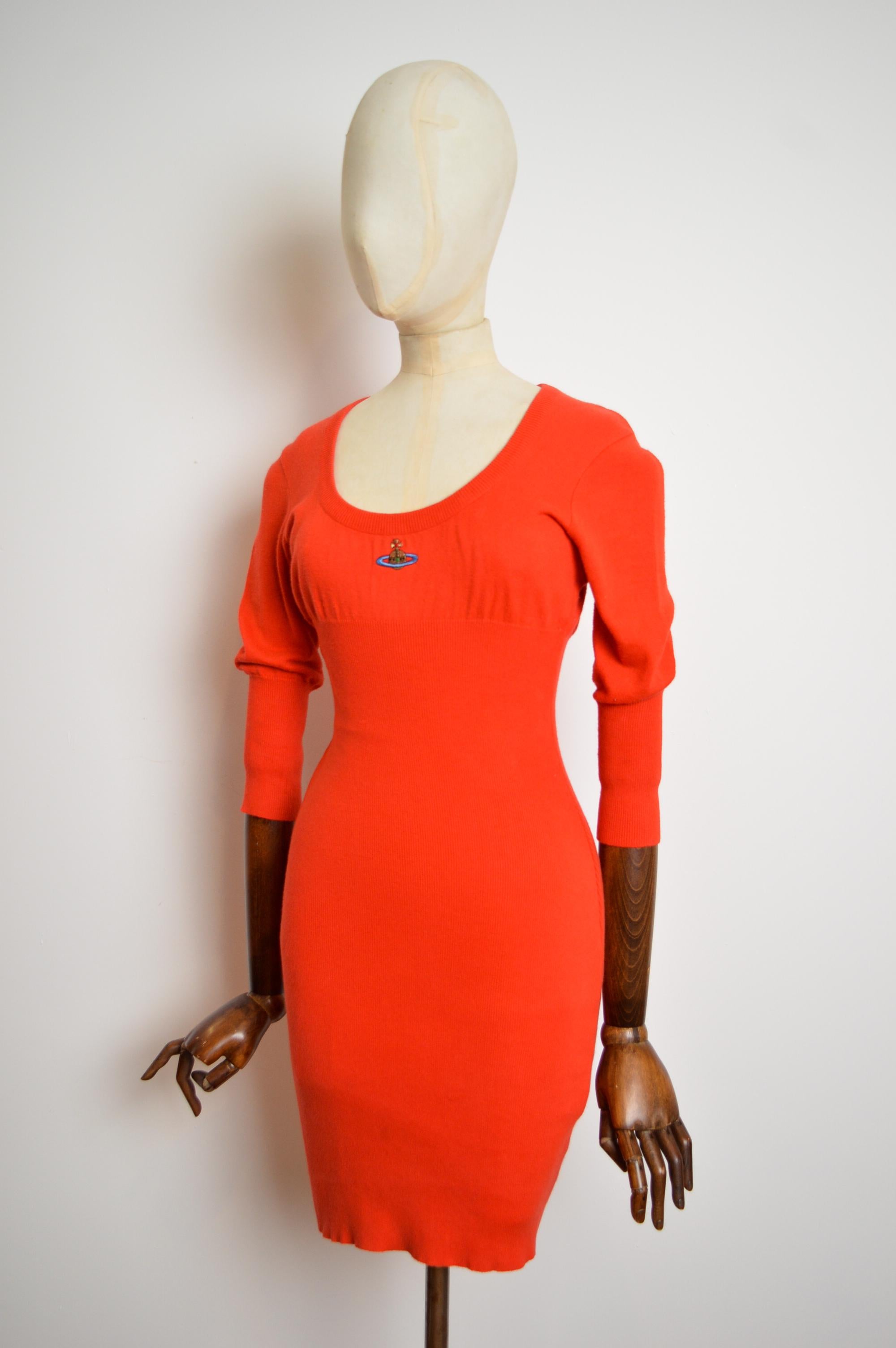 VIVIENNE WESTWOOD A/H 1989 - 1990 - Robe moulante vintage en maille rouge ornée d'orbes en vente 4
