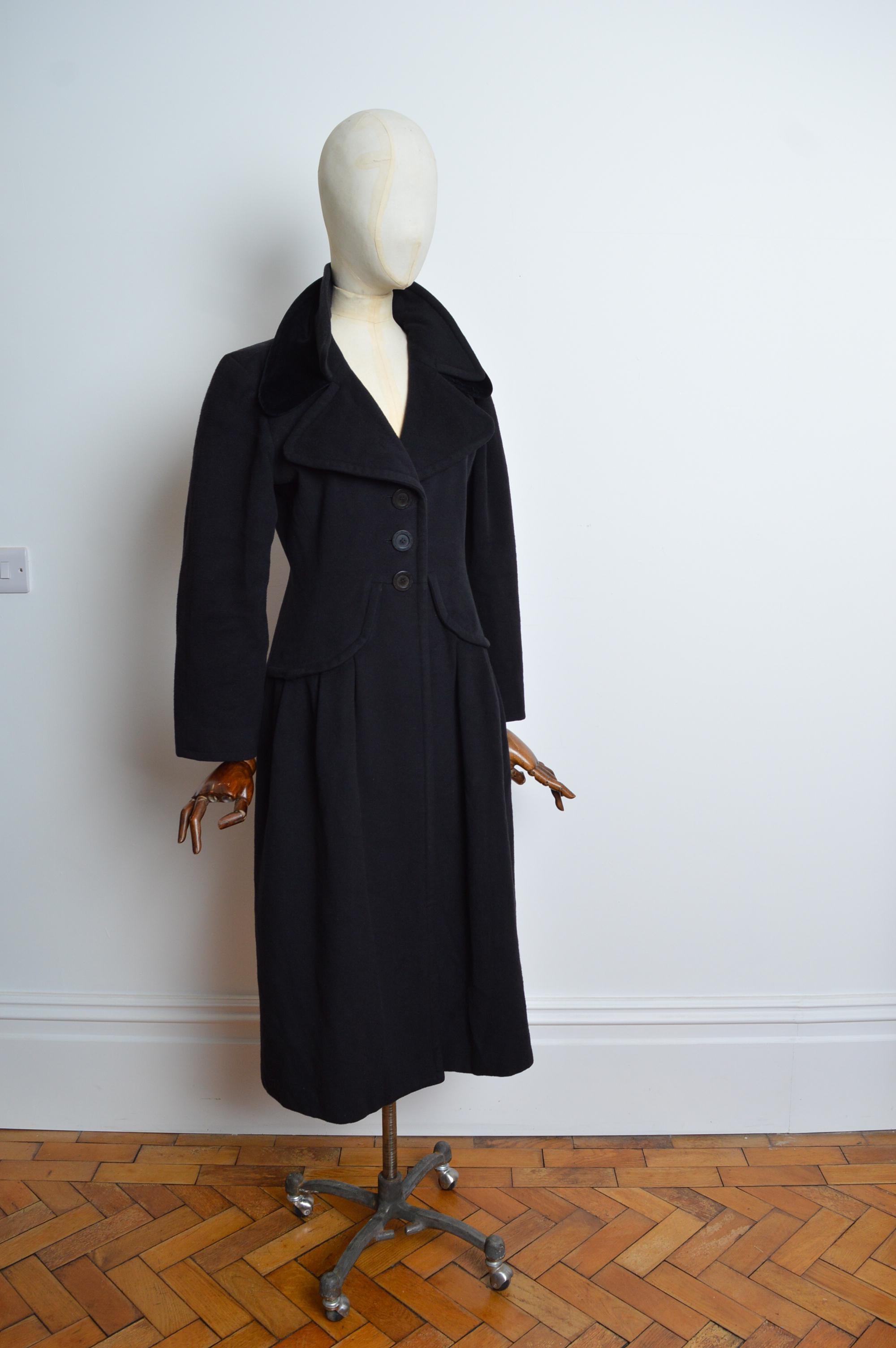 Donna A/I 1994 Yves Saint Laurent Rive Gauche Cappotto lungo elegante in lana nera in vendita