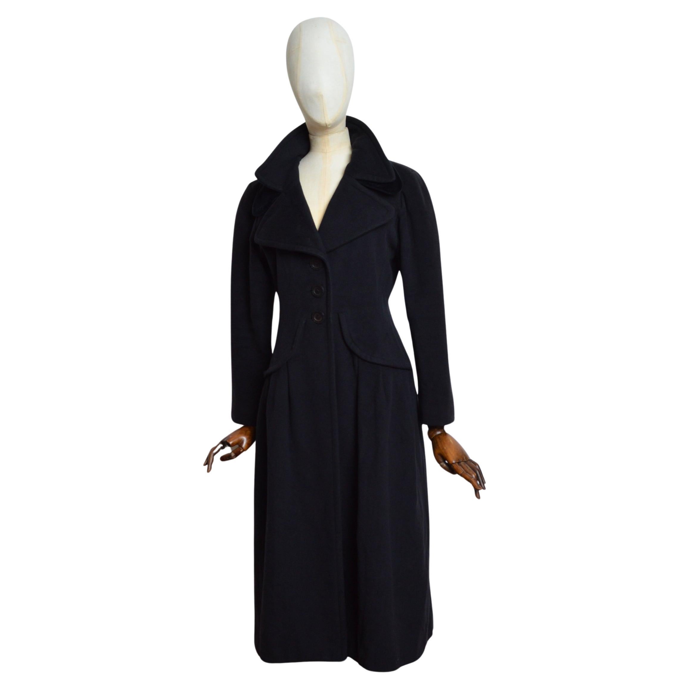 A/I 1994 Yves Saint Laurent Rive Gauche Cappotto lungo elegante in lana nera