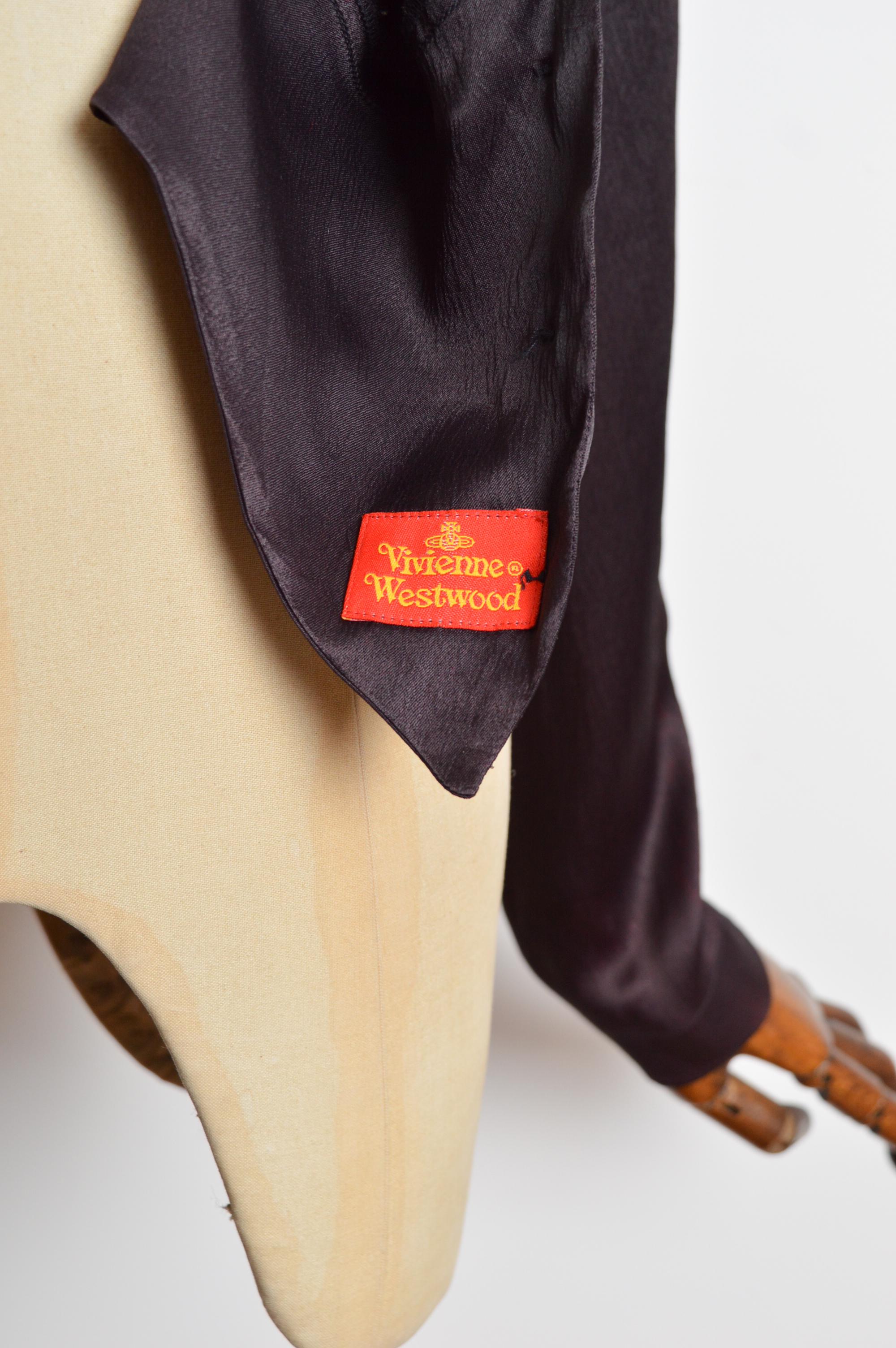 A/W 1996 Vivienne Westwood drapierte schwarze Satinbluse mit Knopfleiste durch Bluse - Hemd im Angebot 5