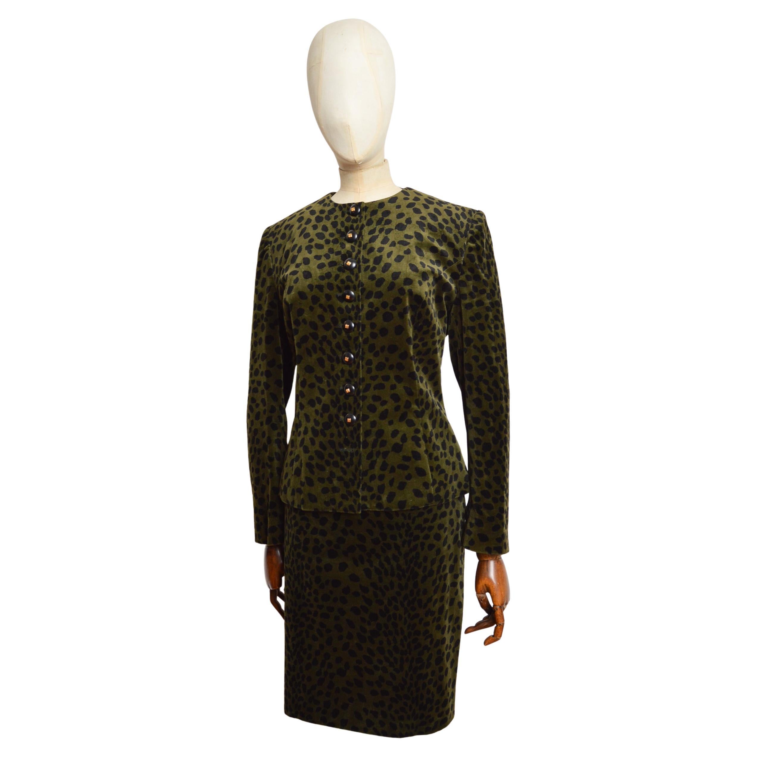 A/W 1997 Givenchy Alexander McQueen Green Cheetah Animal Print Velvet Skirt Suit For Sale