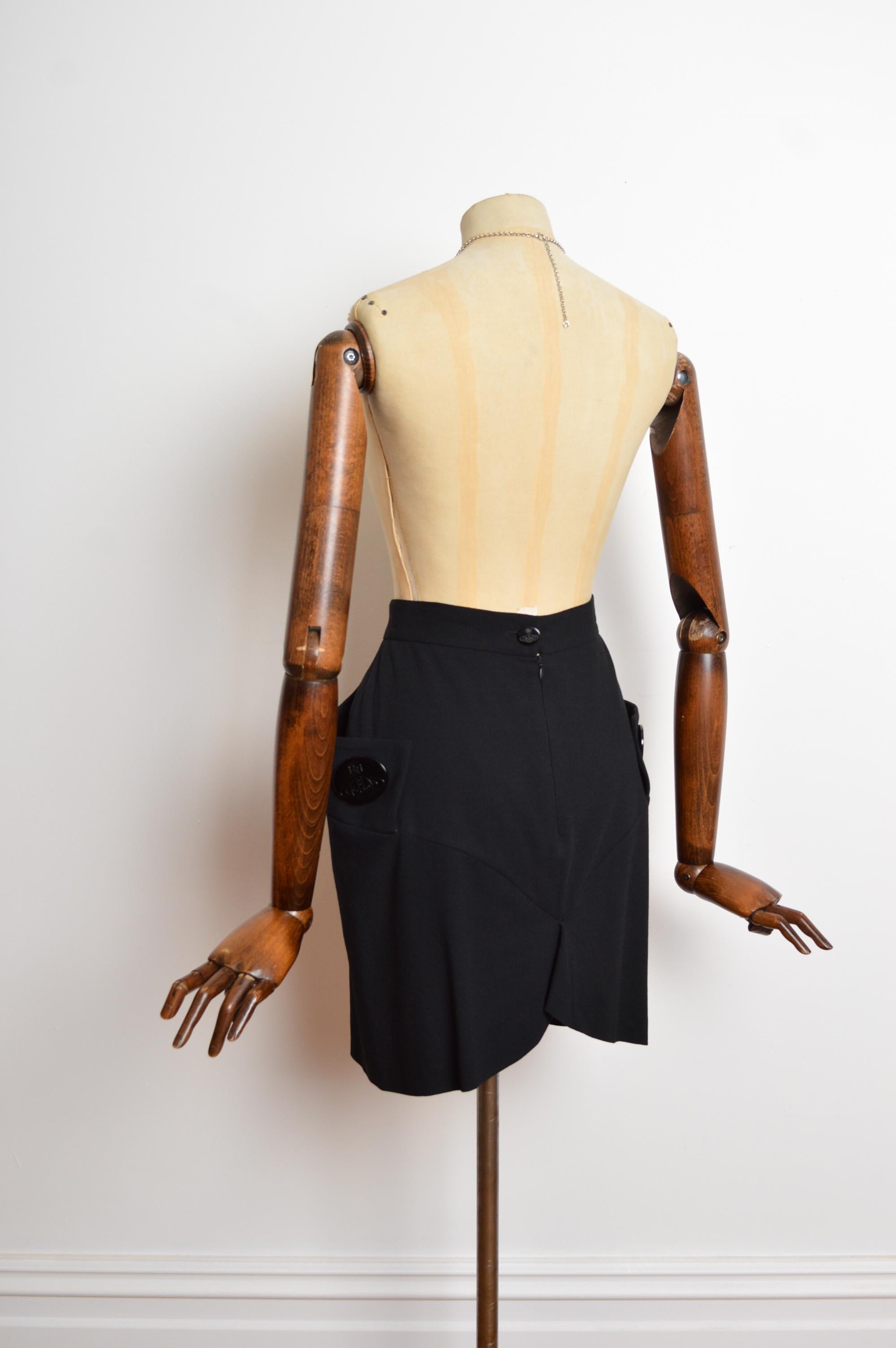 A/I 1998 1999 Vivienne Westwood Gonna nera con bottoni oversize. in vendita 5