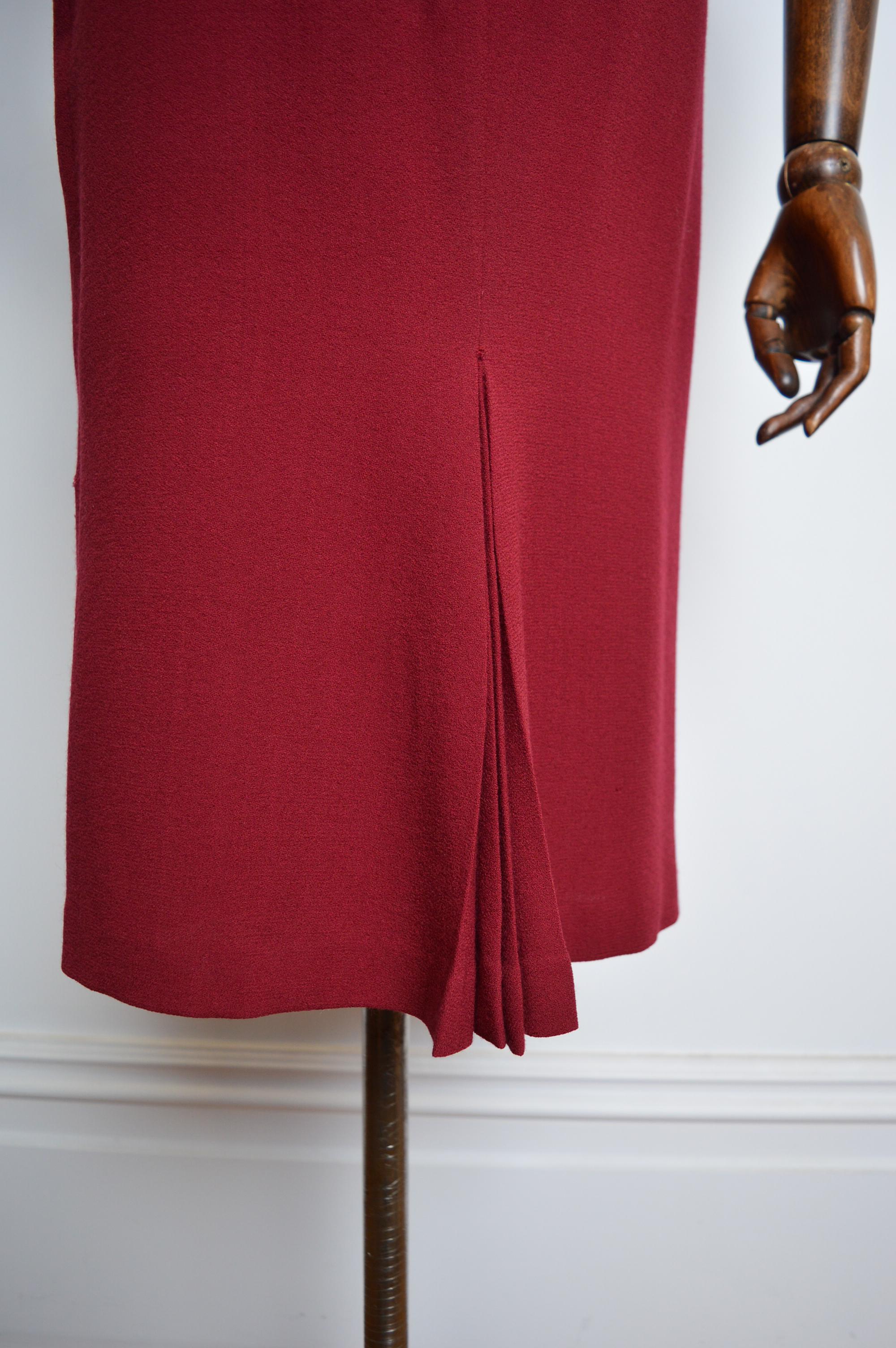 De las mujeres A/W 1999 John Galliano Granate Borgoña Cockerel vestido con cuello de plumas en venta