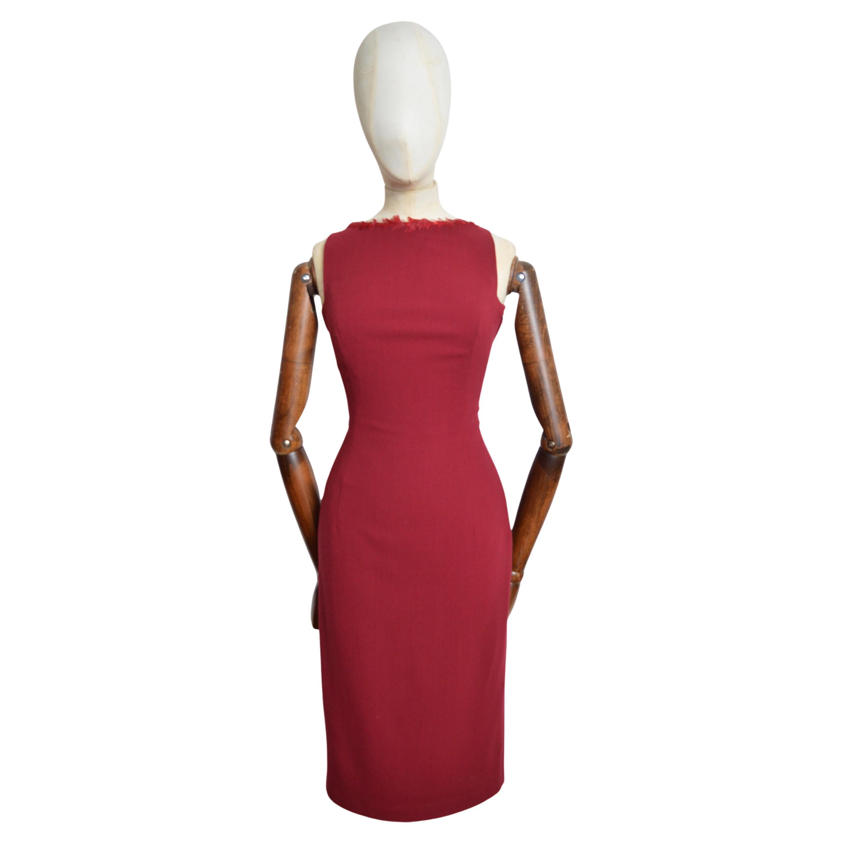 A/W 1999 John Galliano Granate Borgoña Cockerel vestido con cuello de plumas en venta