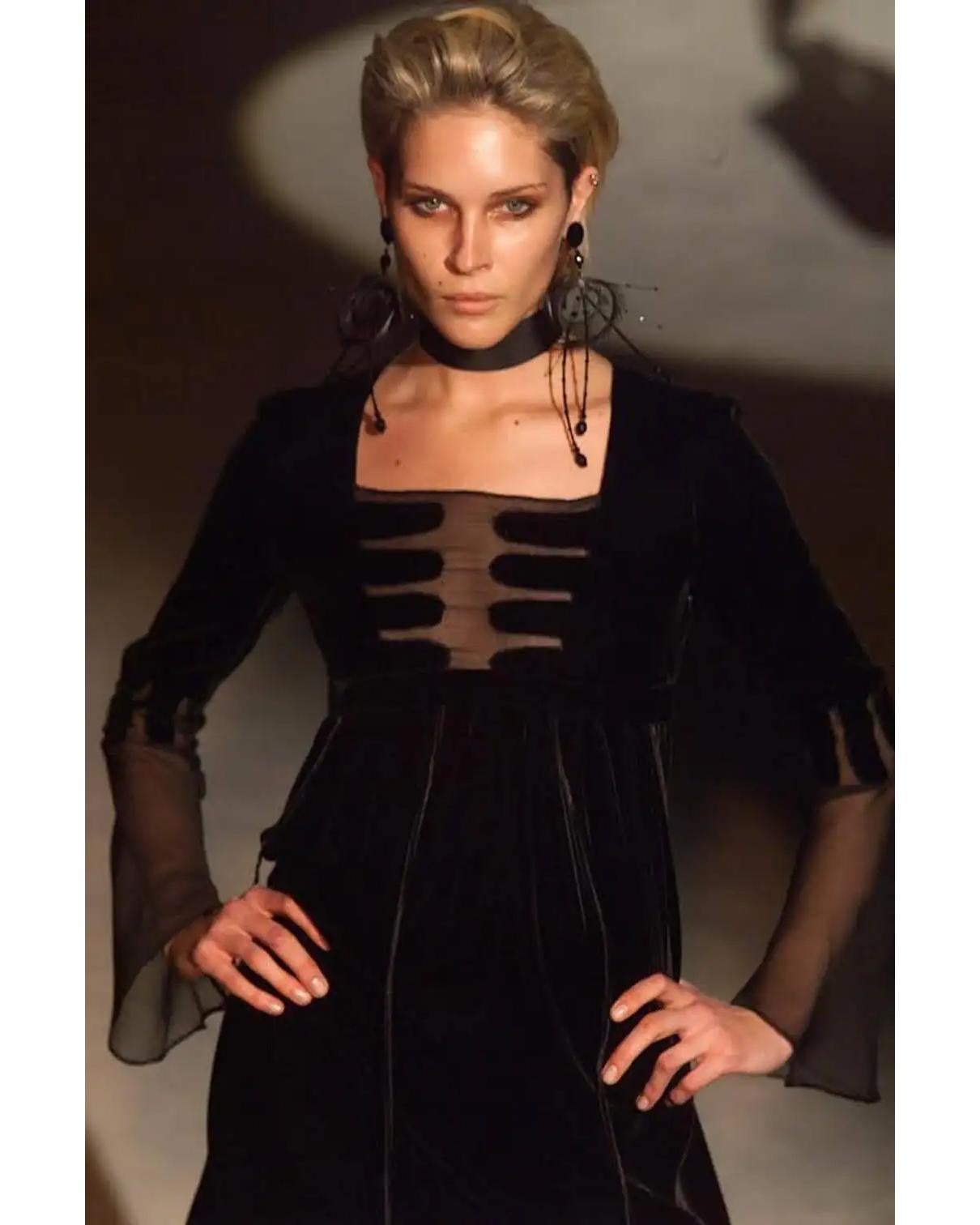 A/W 2001 Gucci by Tom Ford Black Velvet and Silk Chiffon Babydoll Mini Dress 4
