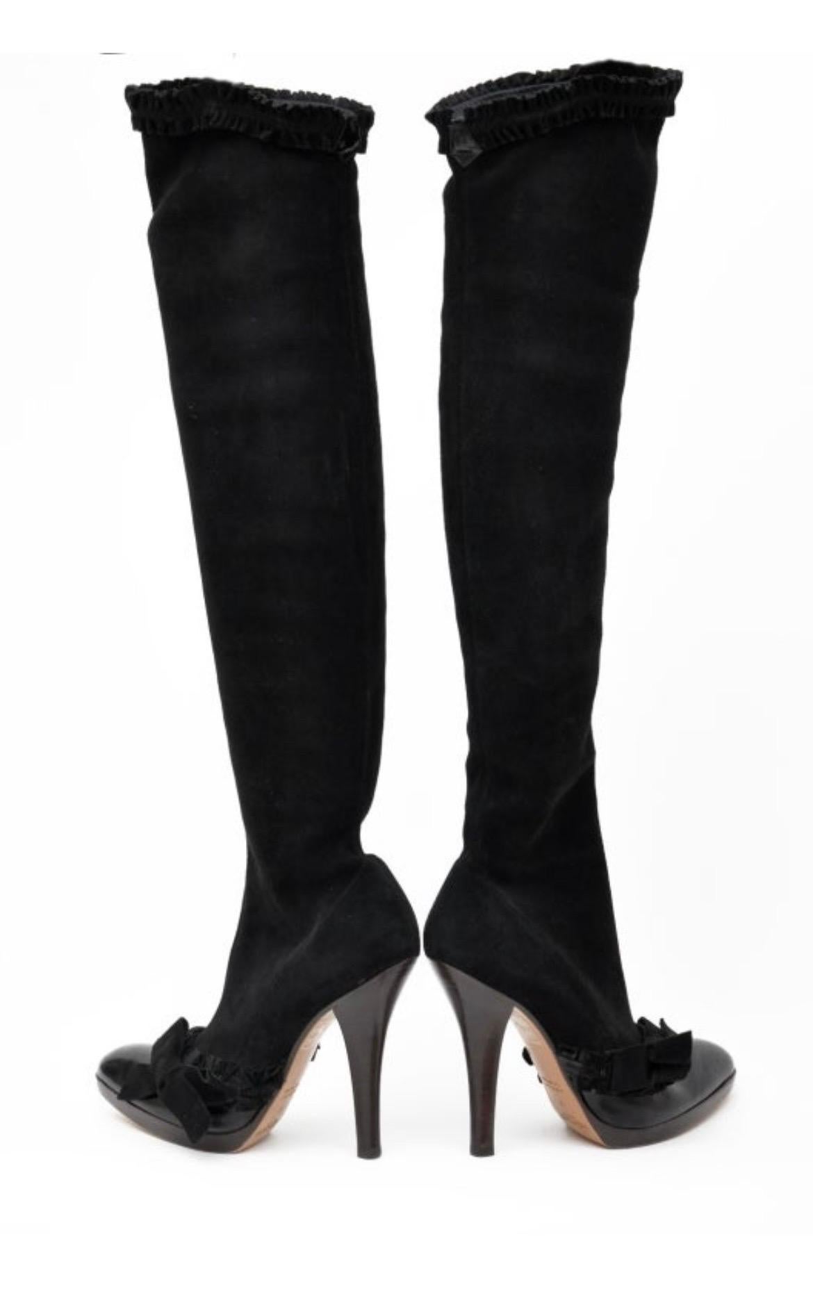 A/W 2001 Tom Ford for Yves Saint Laurent Black Suede Over the Knee Boots 37 - 7 In Excellent Condition For Sale In Montgomery, TX