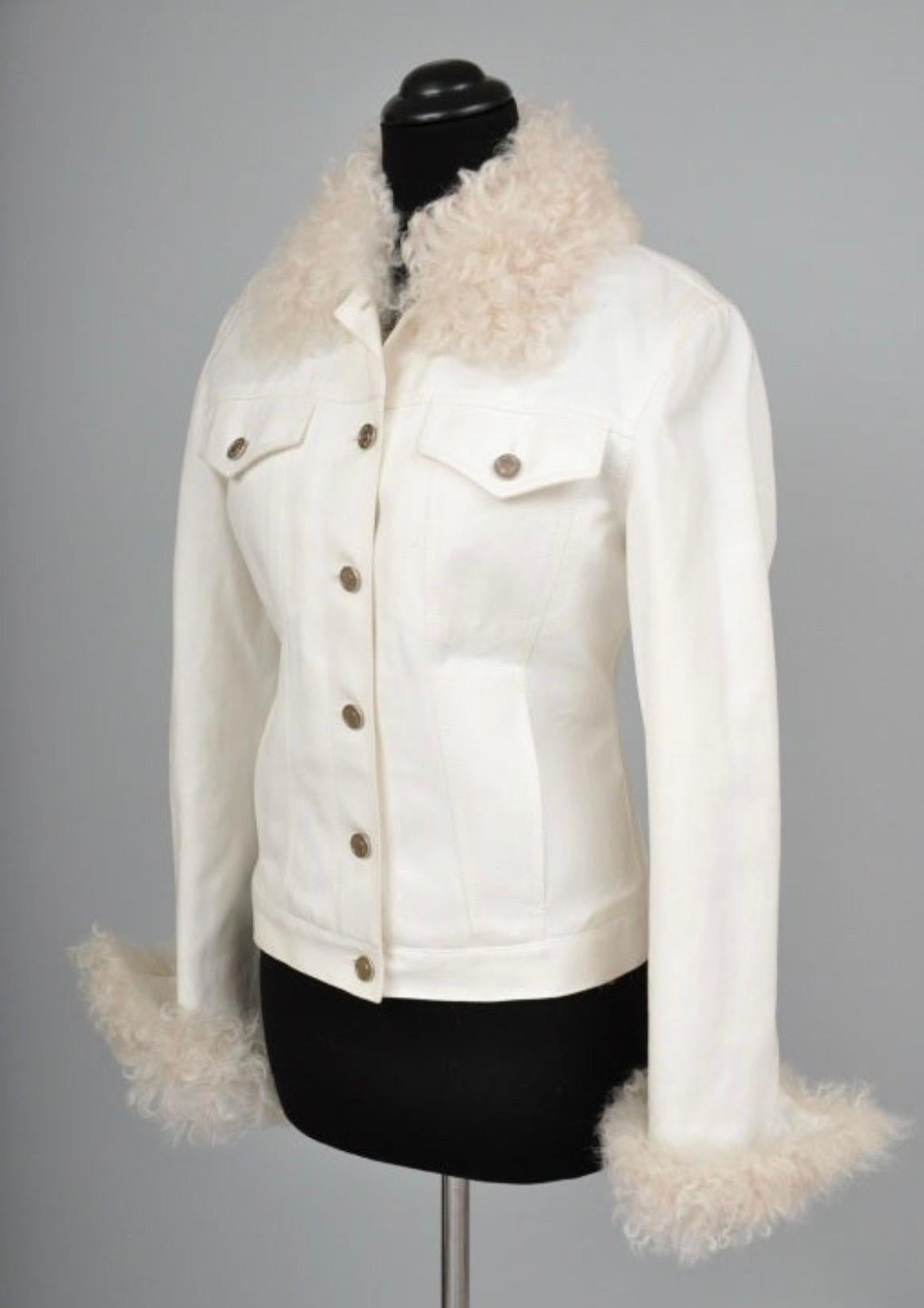 A/W 2001 
Vintage Tom Ford for Gucci 
White Denim and Lamb Fur Jacket
Snow White Denim is lined with Genuine Curly Lamb Fur 
Brand New, with Tags. 
Size: EU - 40, US - 4
