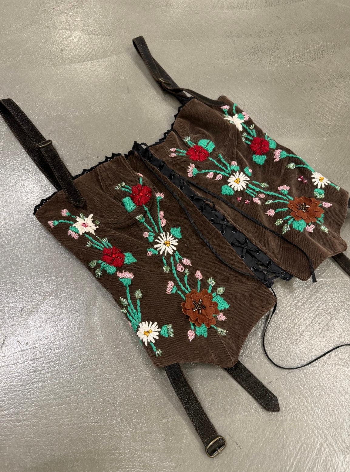 Corsetto in velluto a coste D.G. A/I 2002 con ricamo floreale In condizioni ottime in vendita a Milano, Lombardia