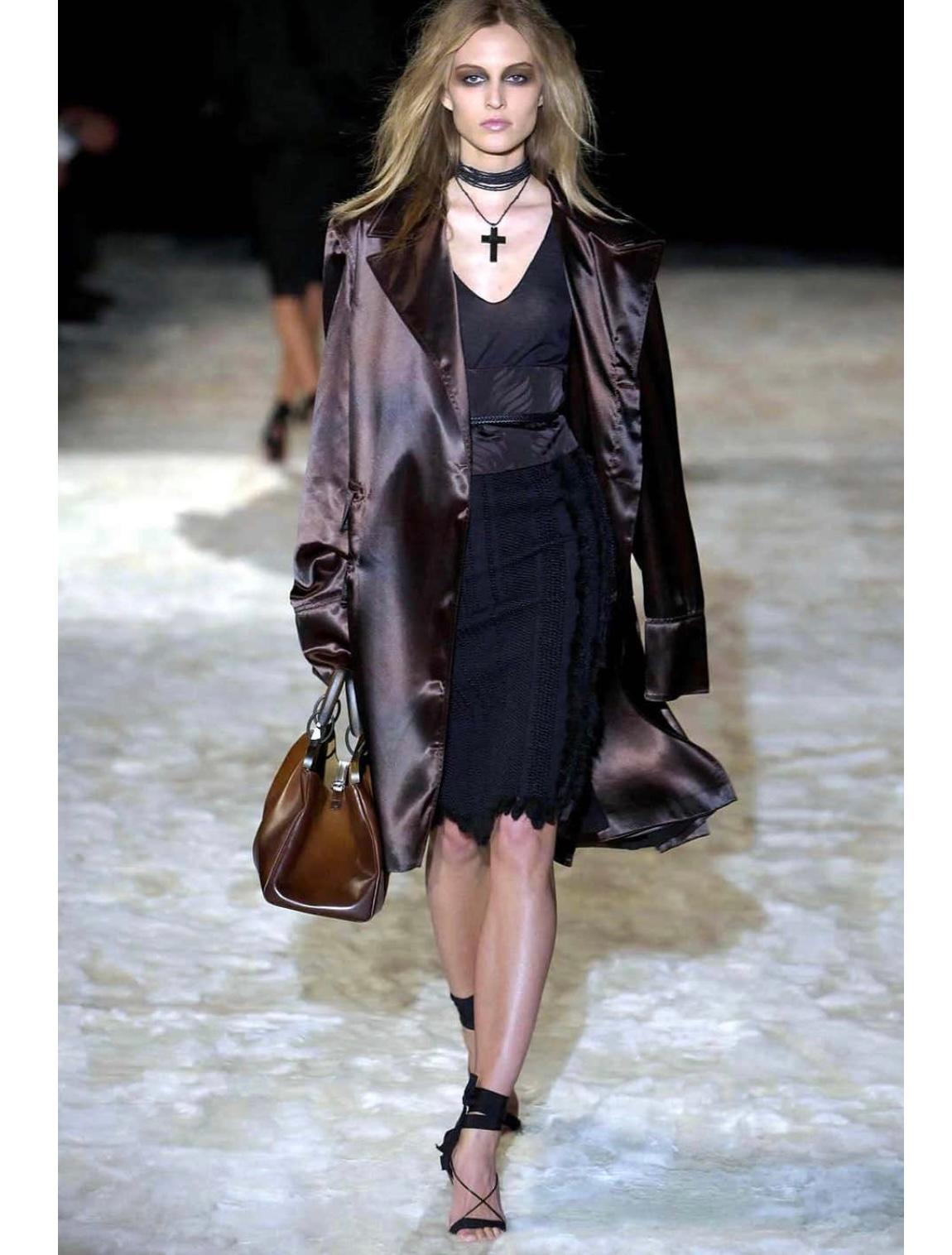 A/W 2002 Gucci by Tom Ford défilé jupe en fourrure en vente 4