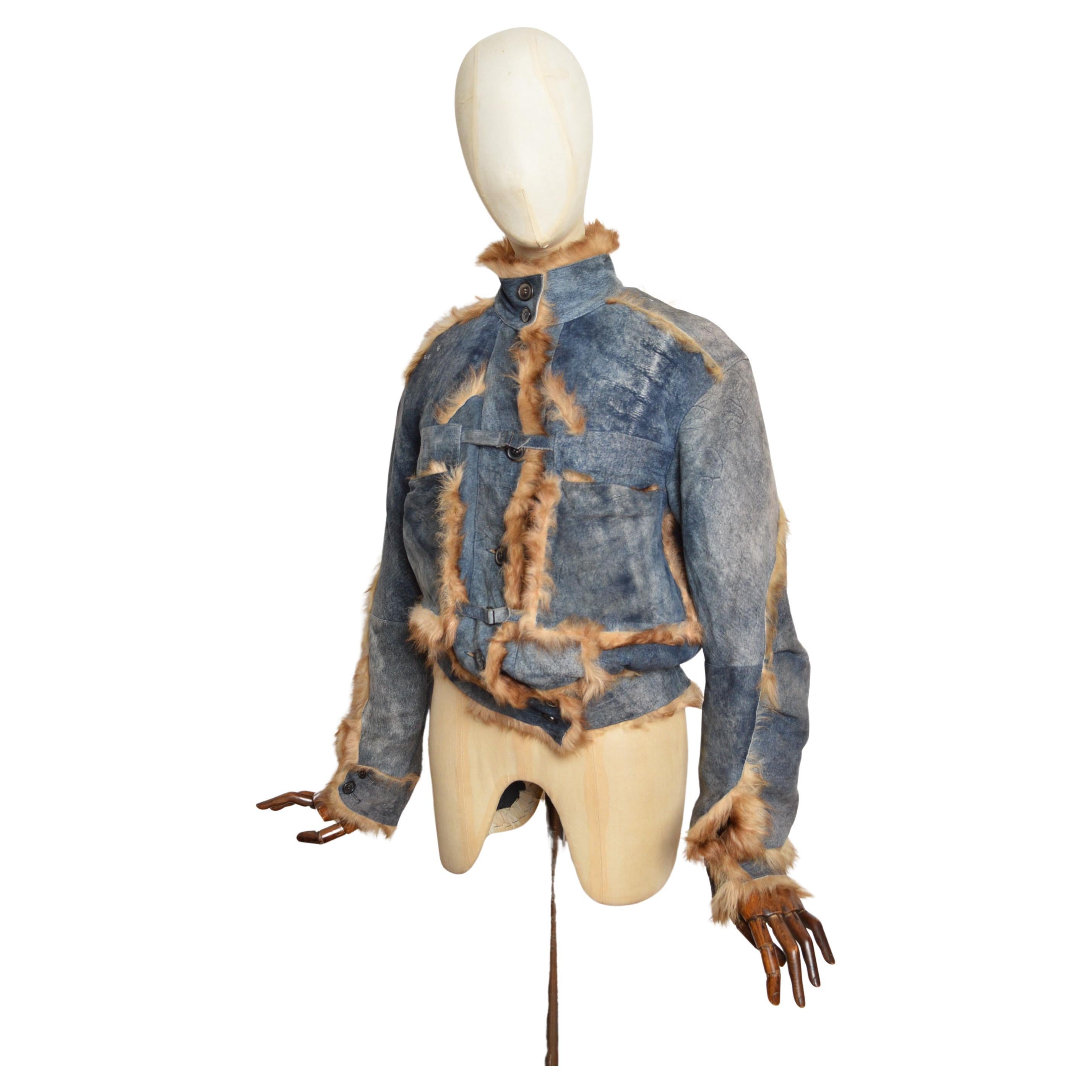 Pasarela A/W 2003 John Galliano Cazadora bomber de ante y piel de oveja azul envejecida en venta