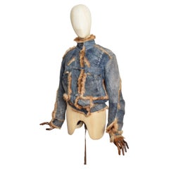 Pasarela A/W 2003 John Galliano Cazadora bomber de ante y piel de oveja azul envejecida