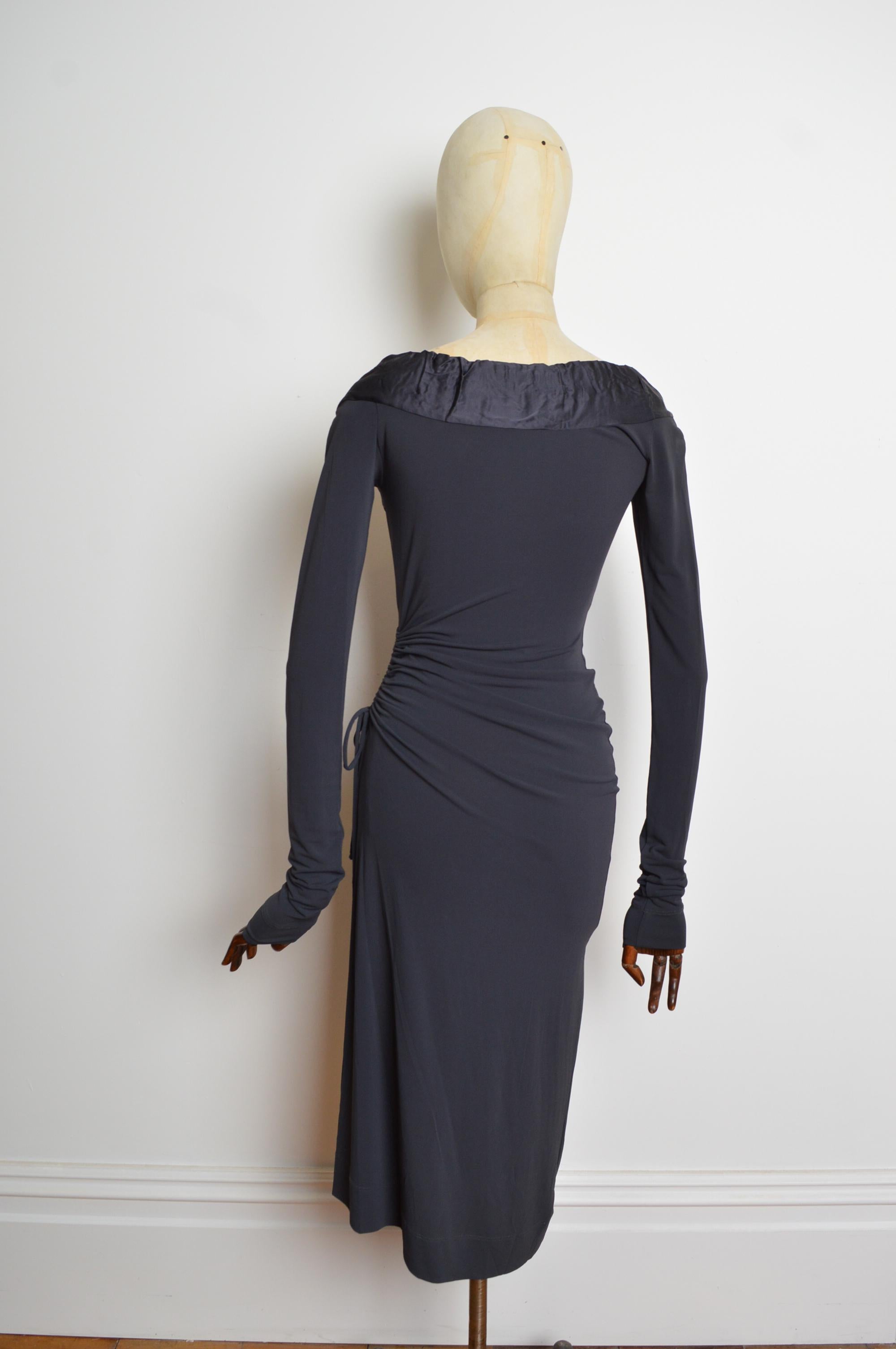 A/I 2004 Vivienne Westwood Vestito midi a maniche lunghe con corpo nero in vendita 5