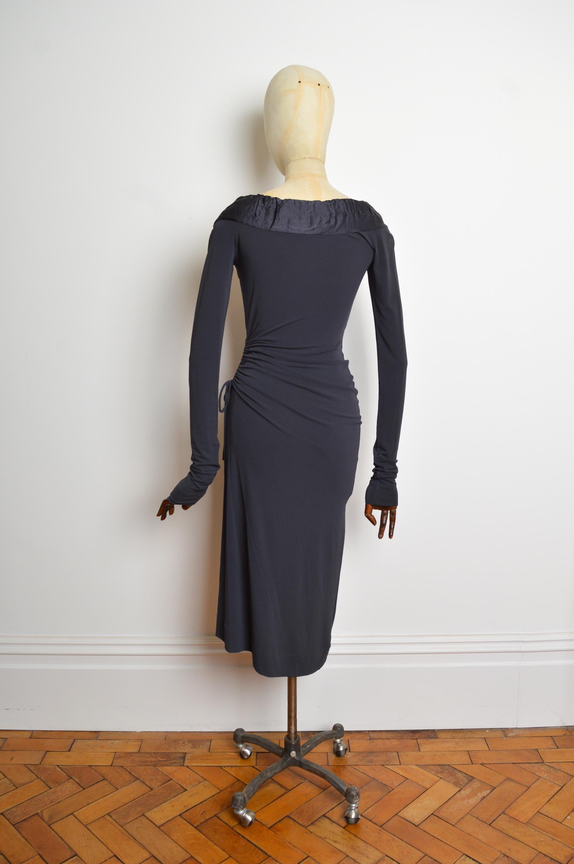 A/I 2004 Vivienne Westwood Vestito midi a maniche lunghe con corpo nero in vendita 4