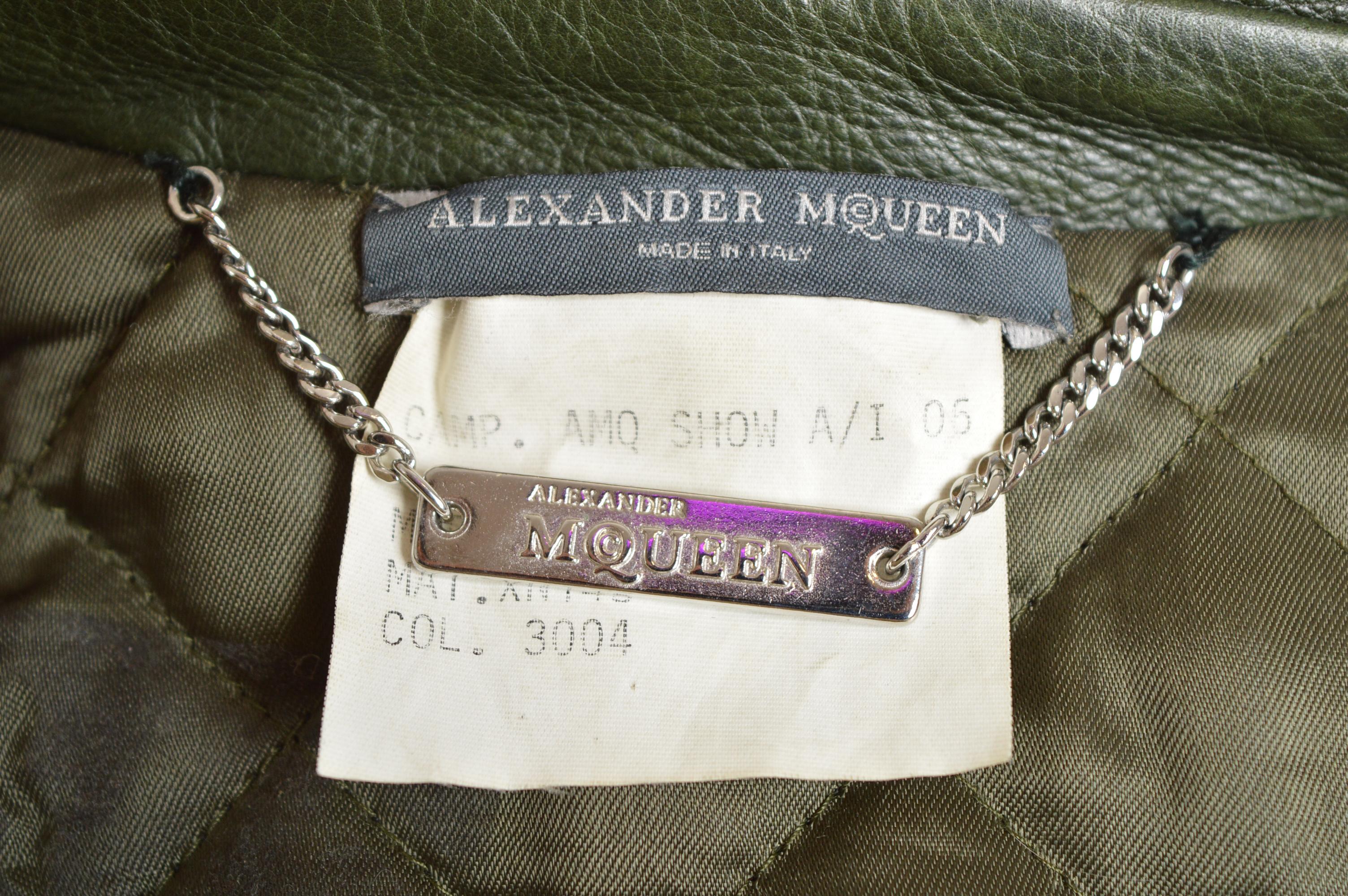 A/H 2005 - 2006 Alexander McQueen - Veste en cuir frangée vert diesel foncé en vente 10