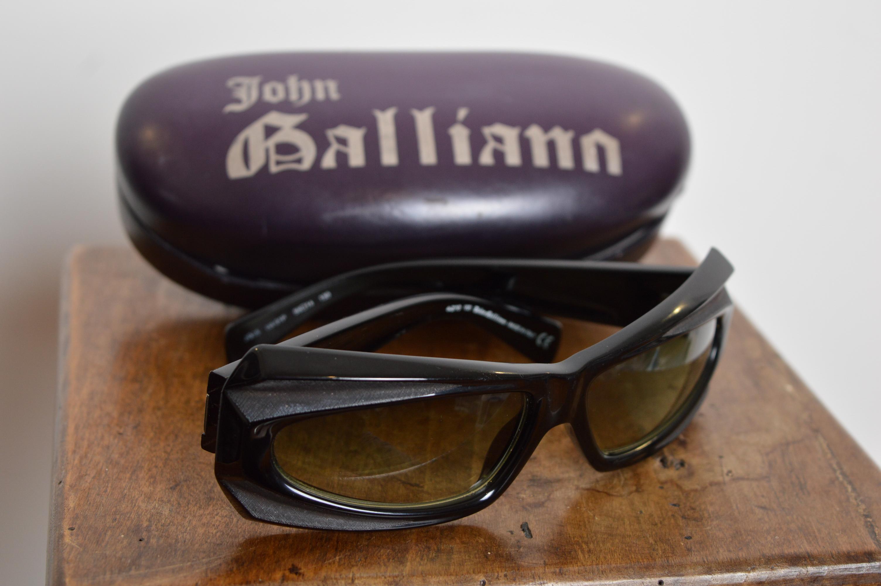 A/W 2010 John Galliano Gafas de sol rectangulares Avant Guard Black 2000 - Sombras en venta 6