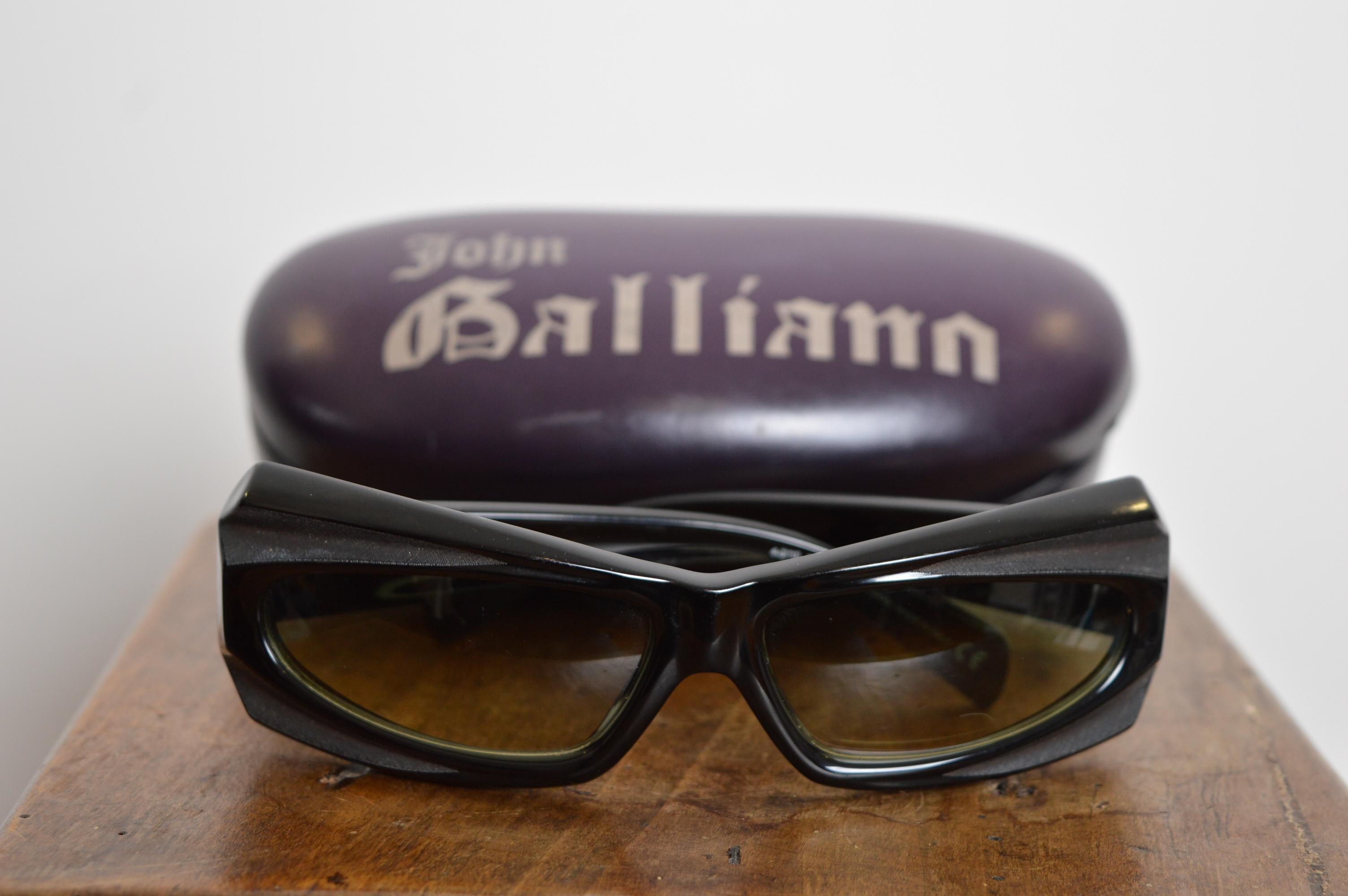 A/W 2010 John Galliano Gafas de sol rectangulares Avant Guard Black 2000 - Sombras en venta 7