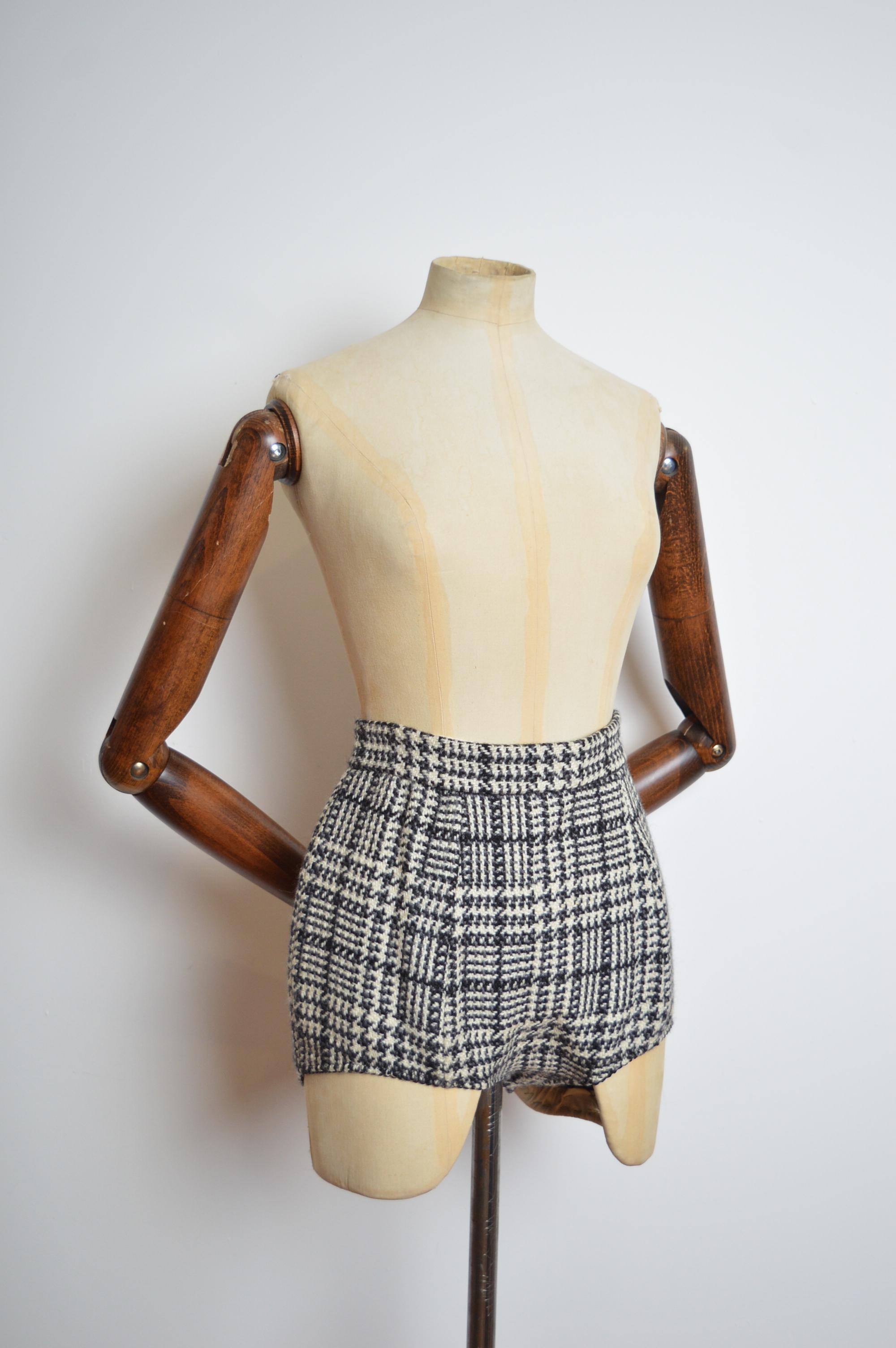 A/W 2013 Dolce & Gabbana High Waisted Tweed Wool Knickers Panty Shorts
MADE IN ITALY. 
High waisted fit / Zip up back / fully lined Silk interior / Tweed in Black- Grey- White.
Waist; 28”
Size; U.K. 8 / EU 38 
Condition; 9/10 worn once - tags still