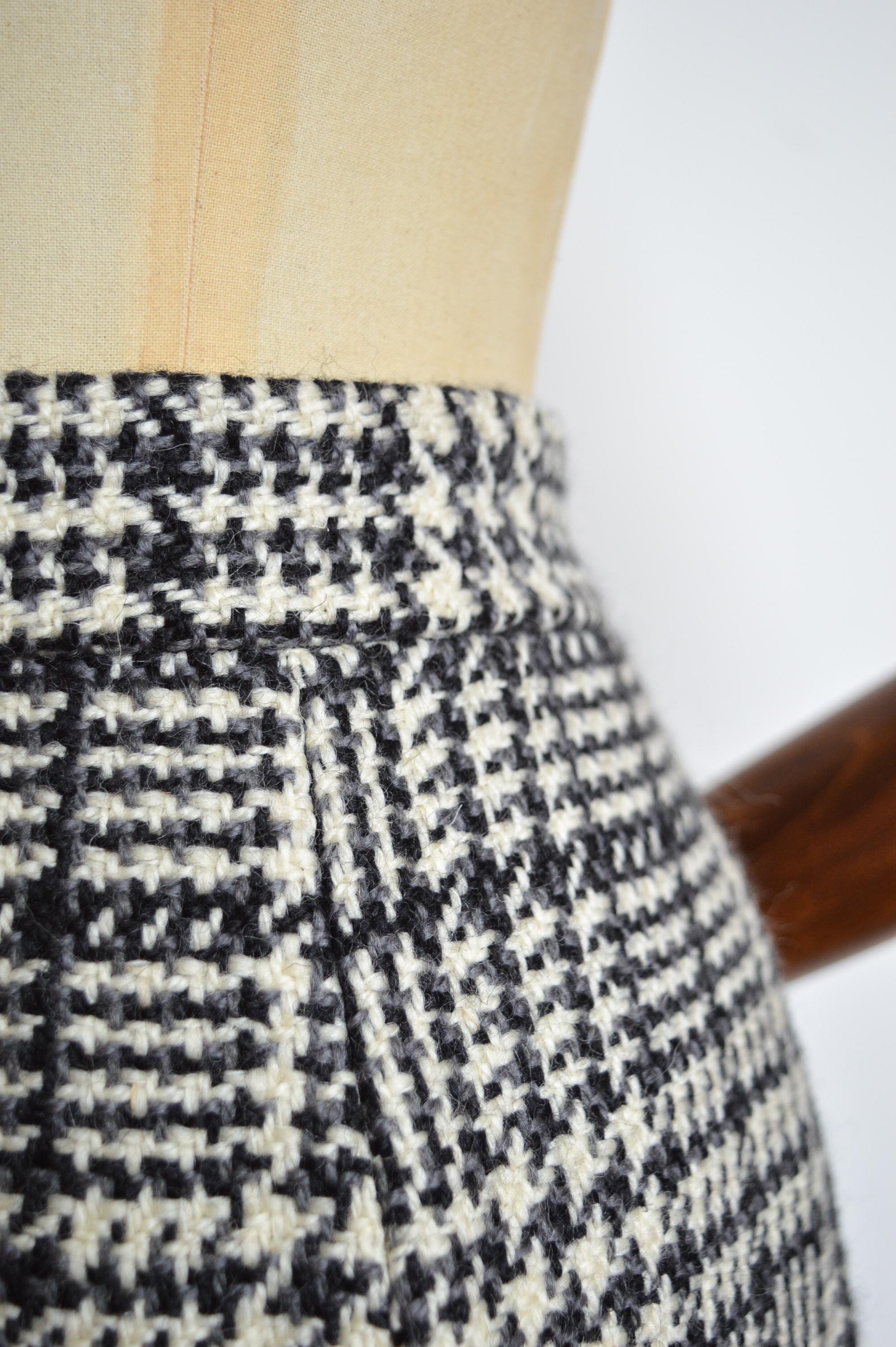 Beige A/W 2013 Dolce & Gabbana High Waisted Tweed Wool Knickers hot Pant Shorts For Sale