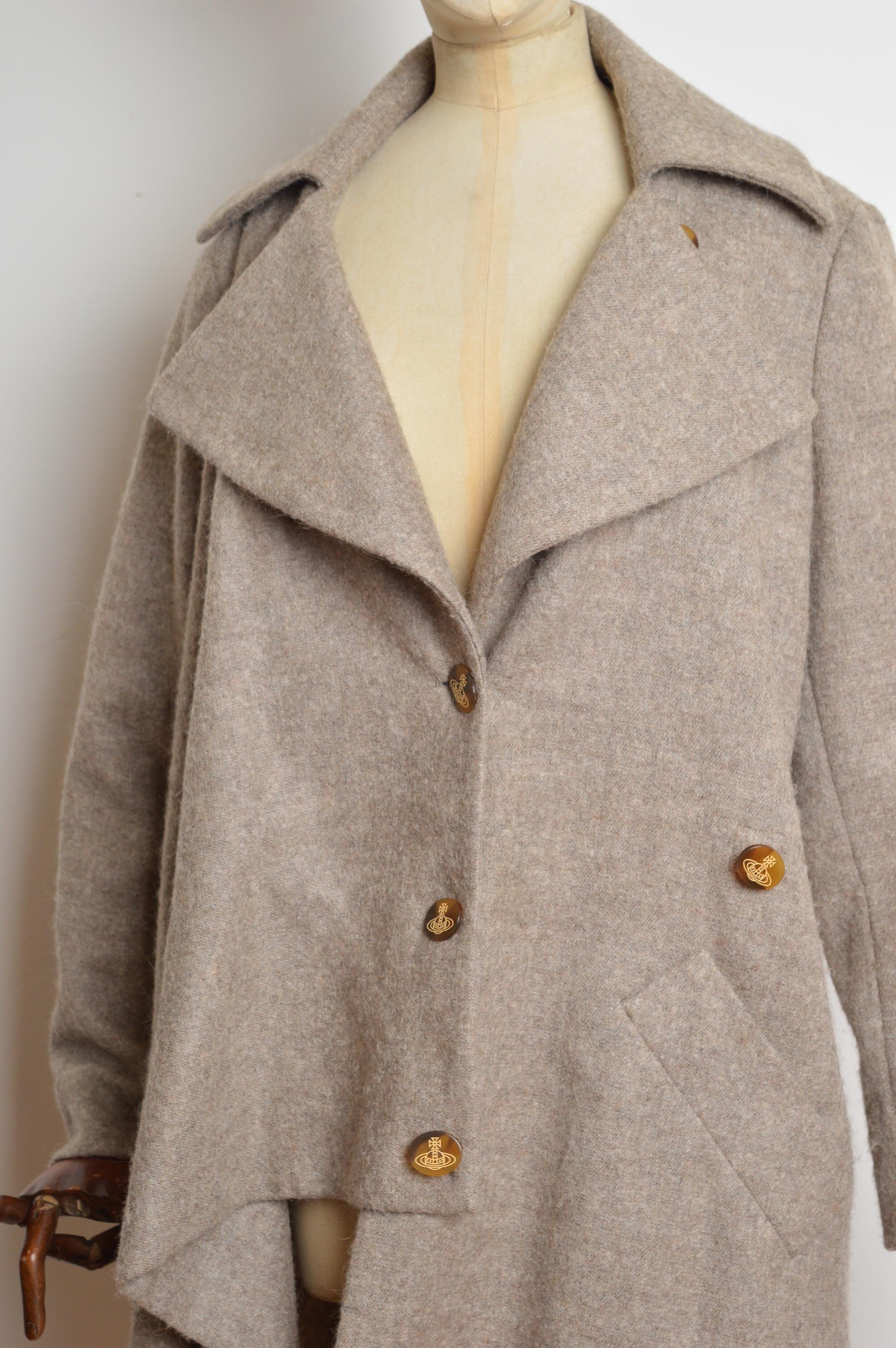 A/I 2015 Vivienne Westwood Cappotto asimmetrico in lana beige e panna - Giacca in vendita 6
