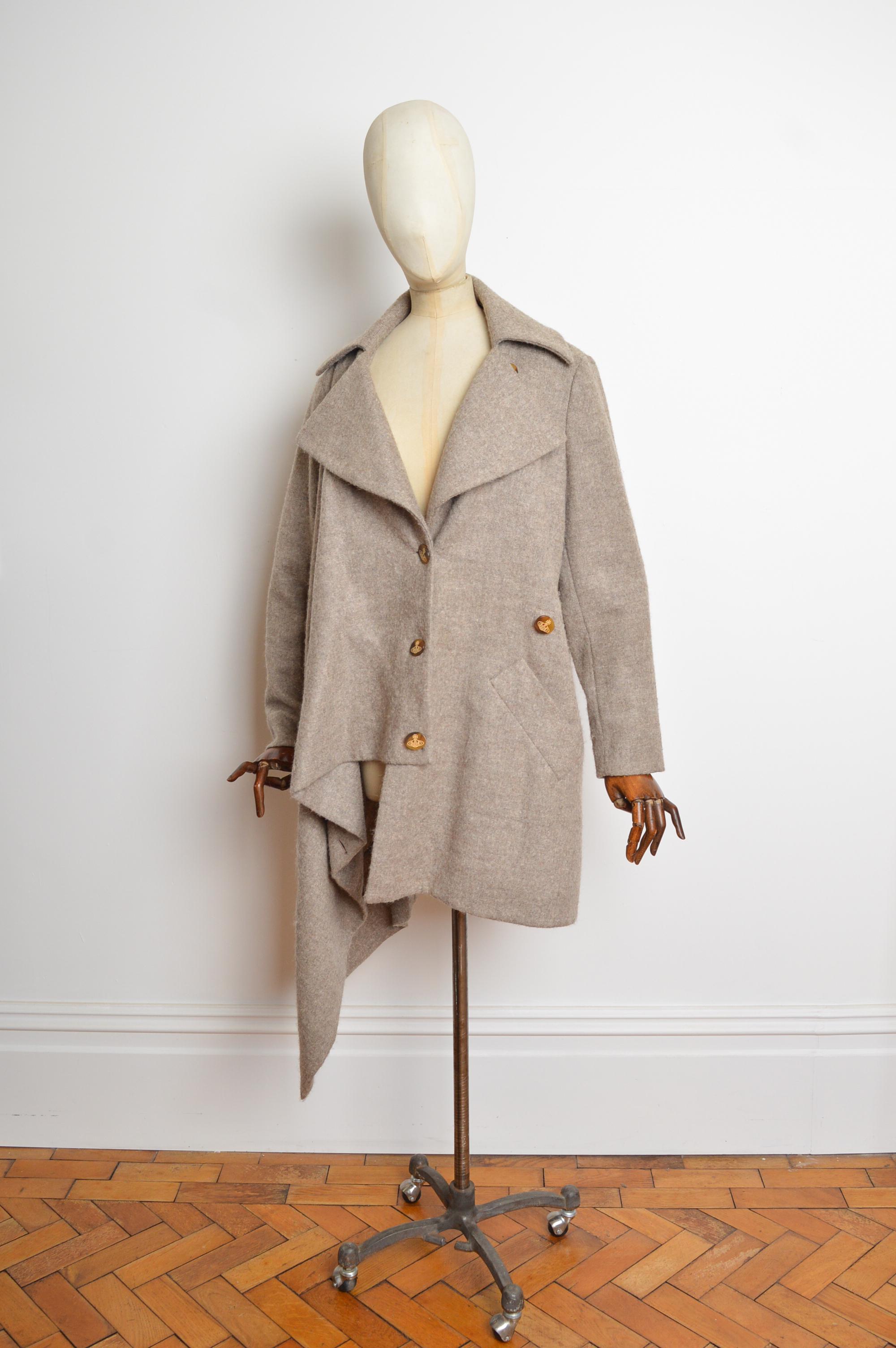 A/I 2015 Vivienne Westwood Cappotto asimmetrico in lana beige e panna - Giacca in vendita 8