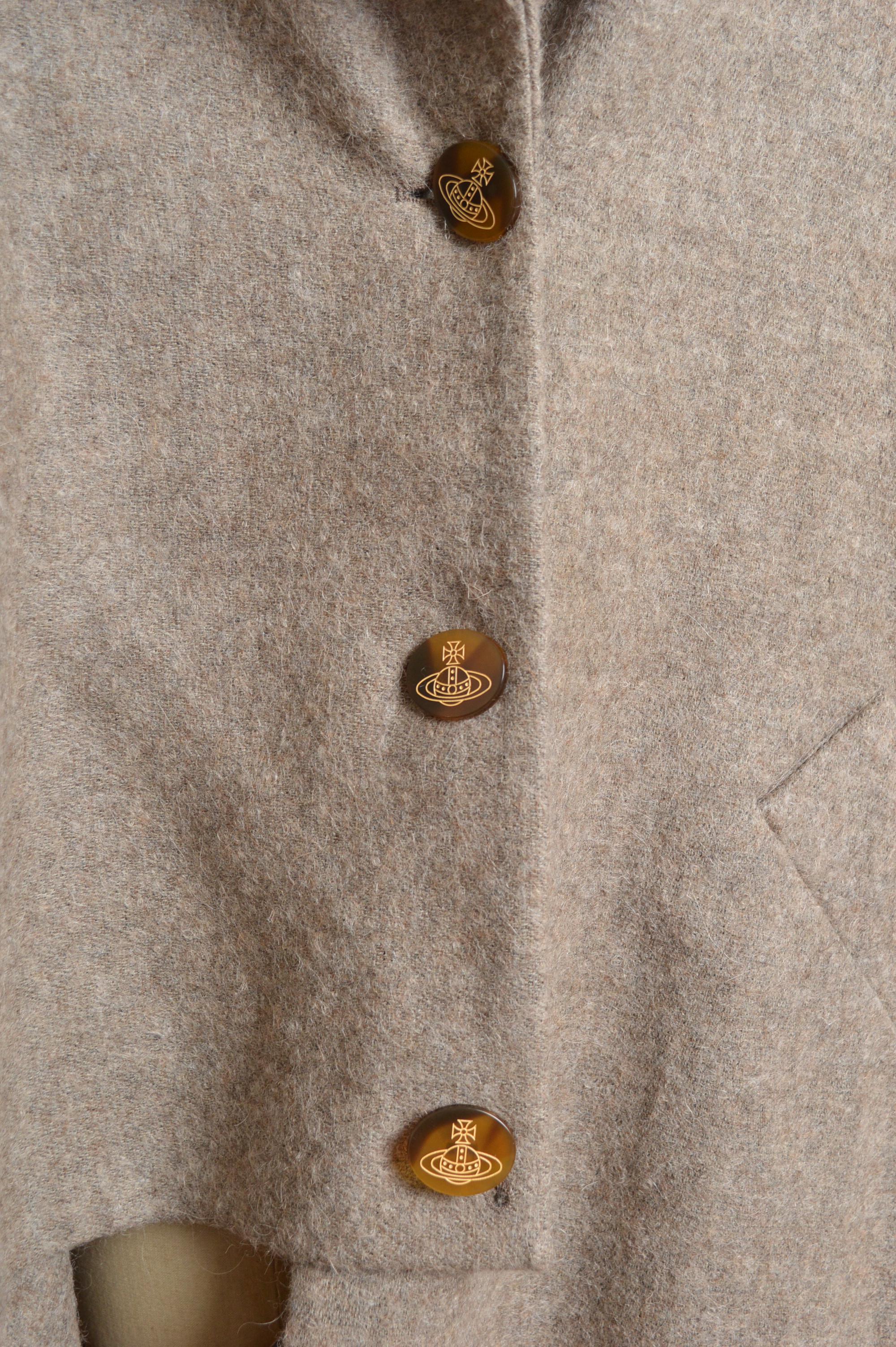 A/I 2015 Vivienne Westwood Cappotto asimmetrico in lana beige e panna - Giacca in vendita 9