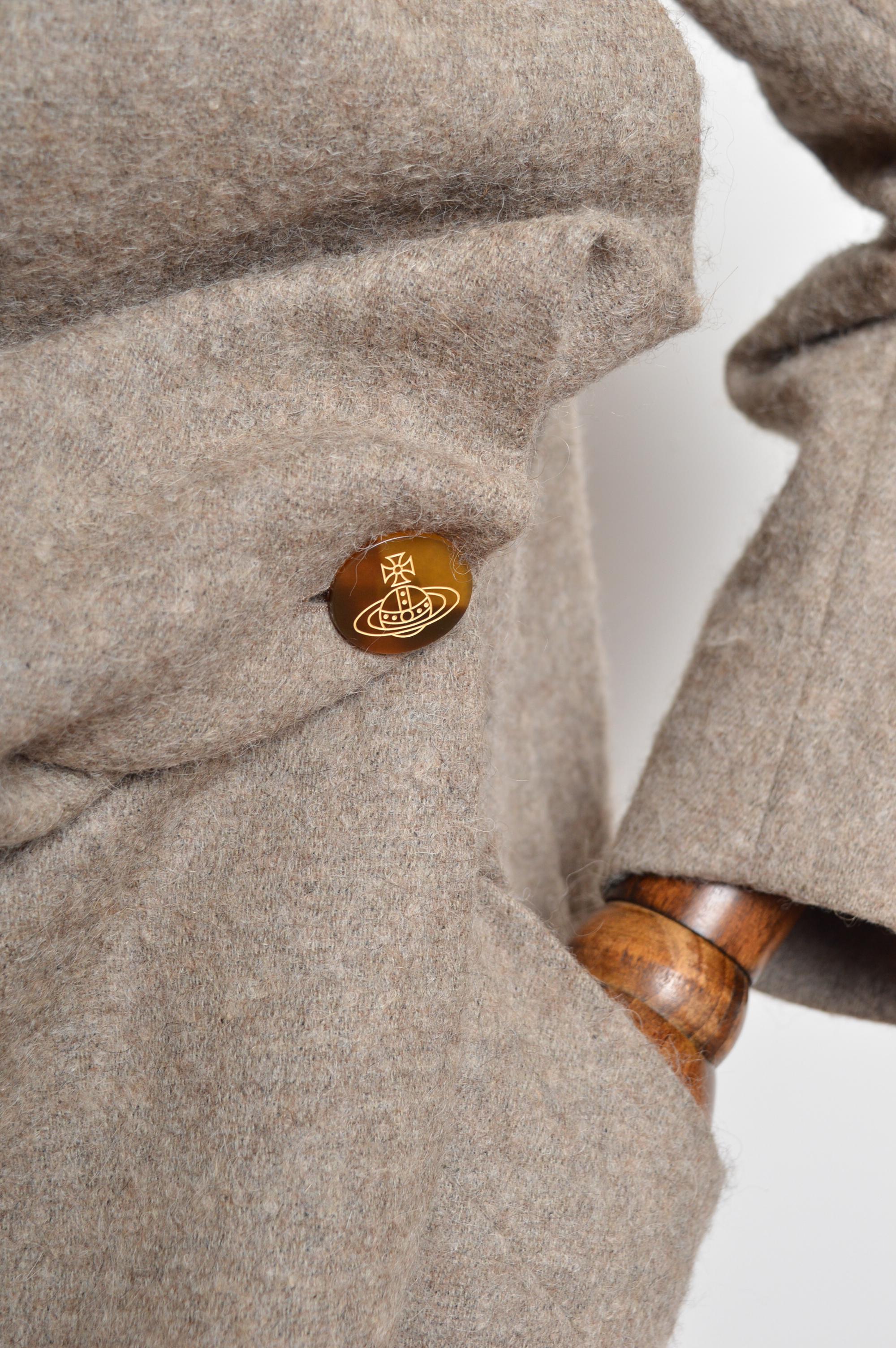 A/I 2015 Vivienne Westwood Cappotto asimmetrico in lana beige e panna - Giacca In condizioni buone in vendita a Sheffield, GB