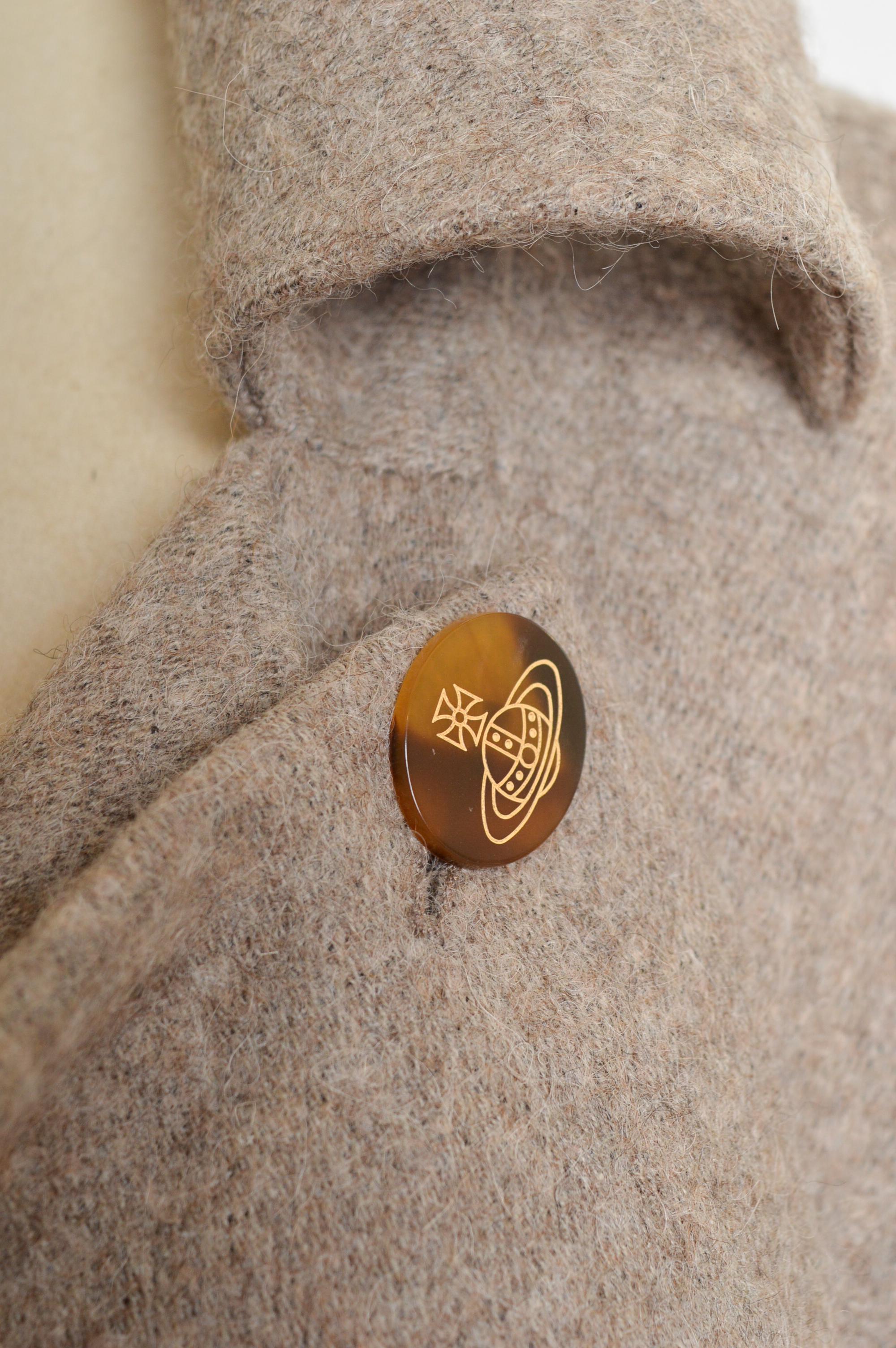 A/I 2015 Vivienne Westwood Cappotto asimmetrico in lana beige e panna - Giacca in vendita 2