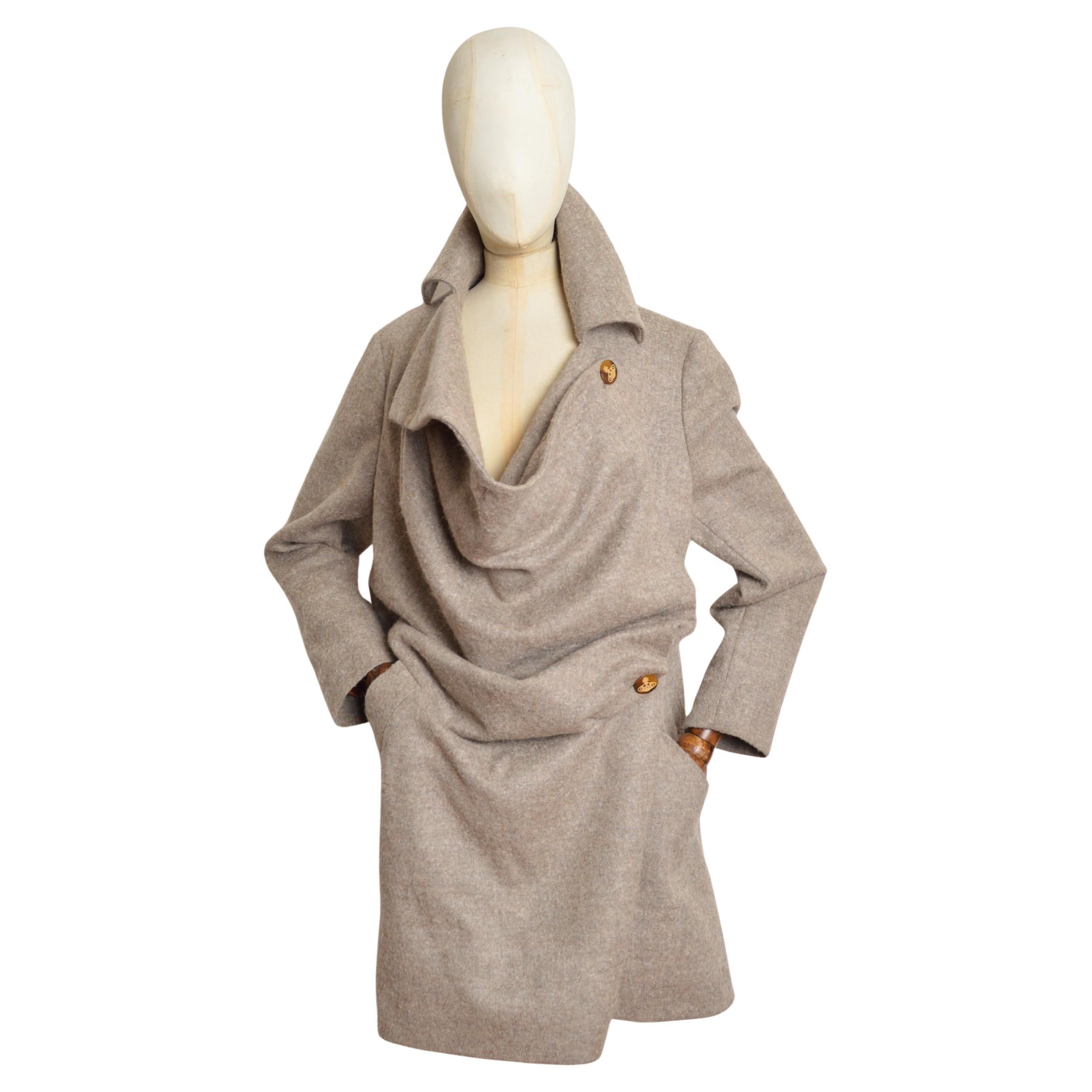 A/I 2015 Vivienne Westwood Cappotto asimmetrico in lana beige e panna - Giacca in vendita