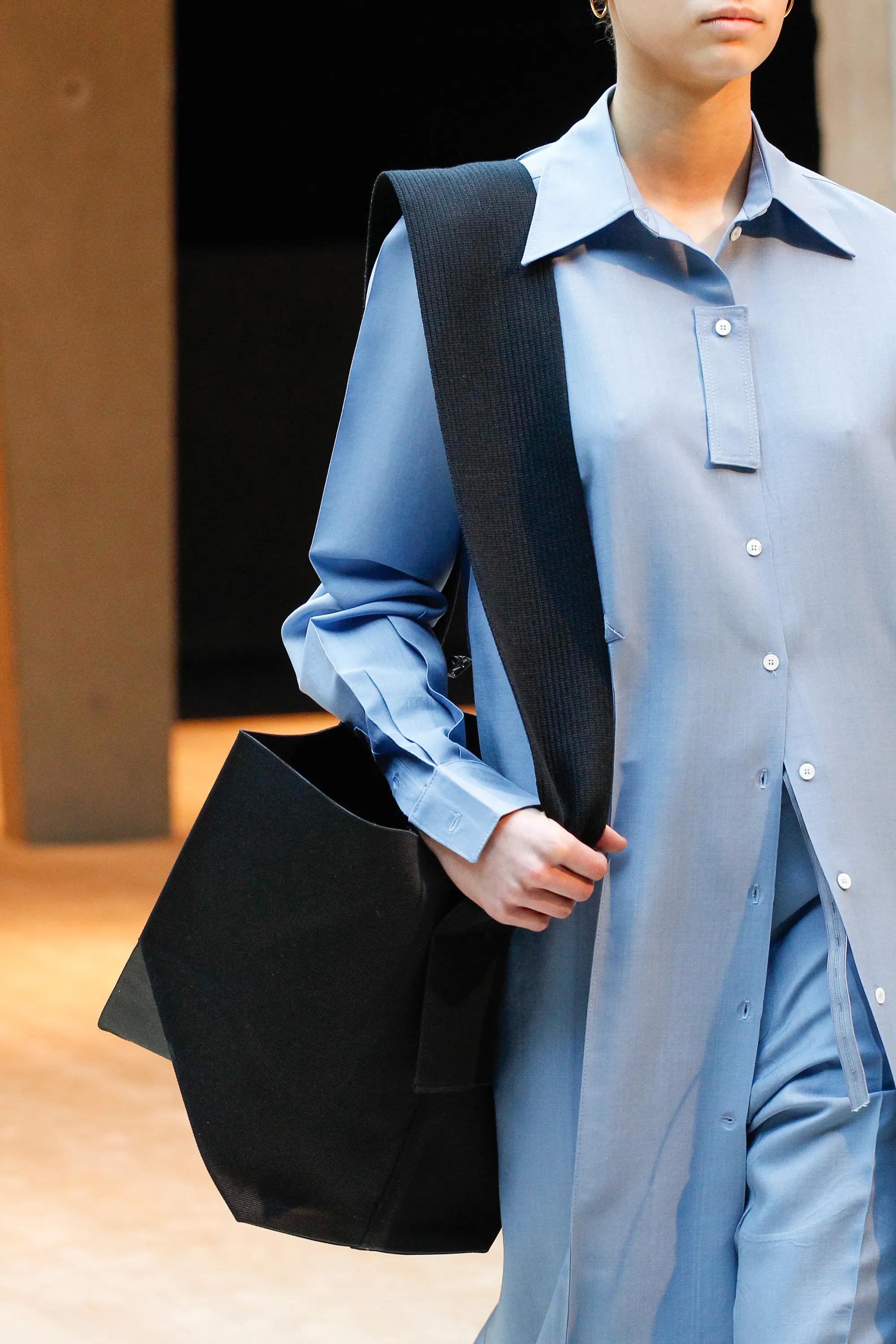 A/W 2017 Céline by Phoebe Philo Button-Up Light Blue Shirt Dress For Sale 4