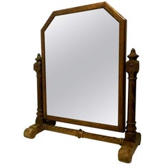 A.W.N. Pugin Fabriqué par John Webb attr. Miroir de coiffeuse en Oak Revive.