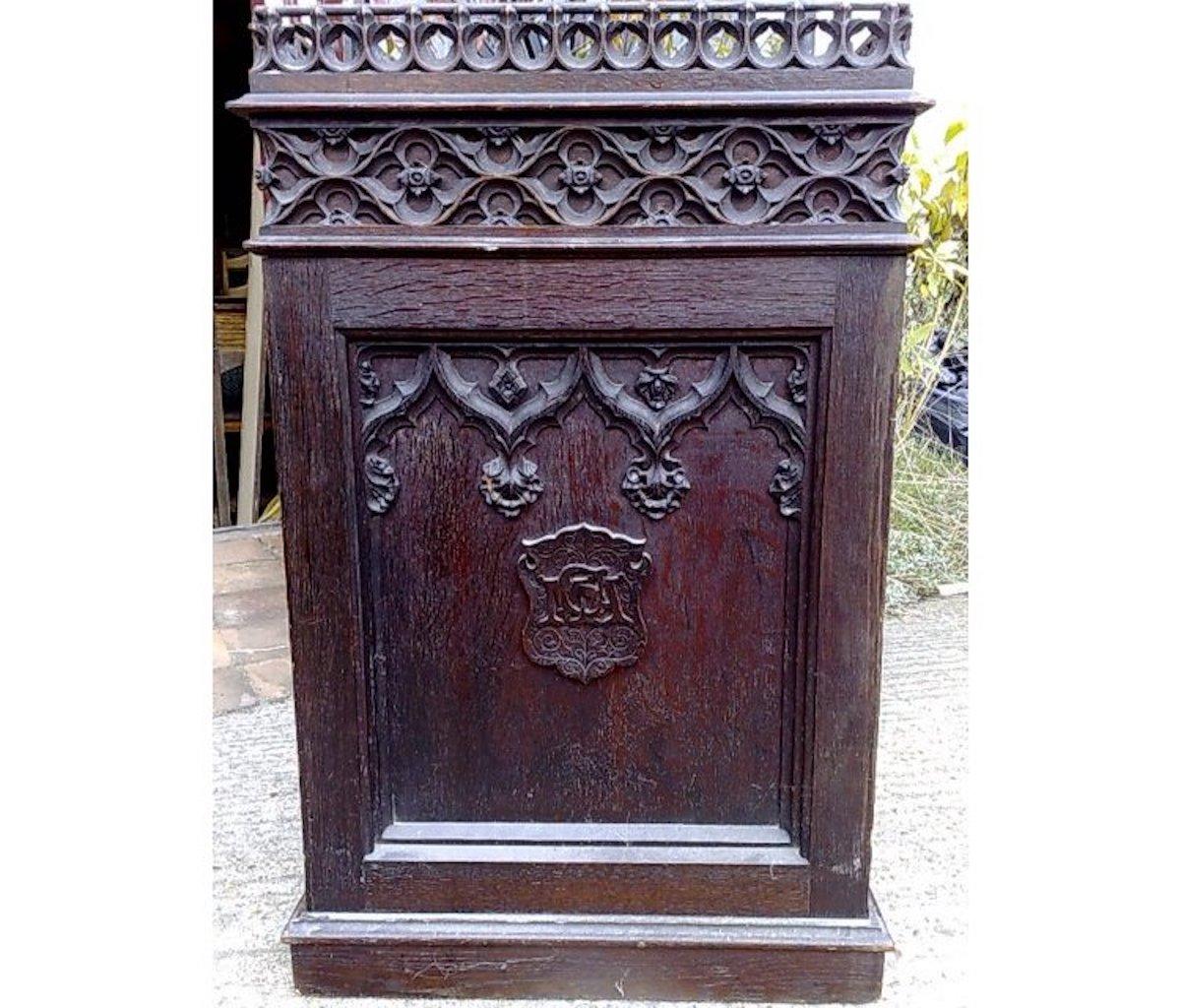 A W N Pugin Attri, Gothic Revival Oak Davenport with Linenfold & Floral Carving In Good Condition For Sale In London, GB