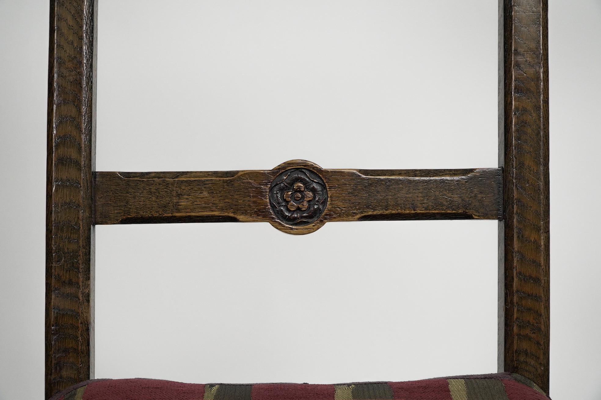 Ein W. N. Pugin zugeschrieben, hergestellt von Gillows of Lancaster. Eine Seite aus Eiche im Stil der Gotik  im Angebot 3