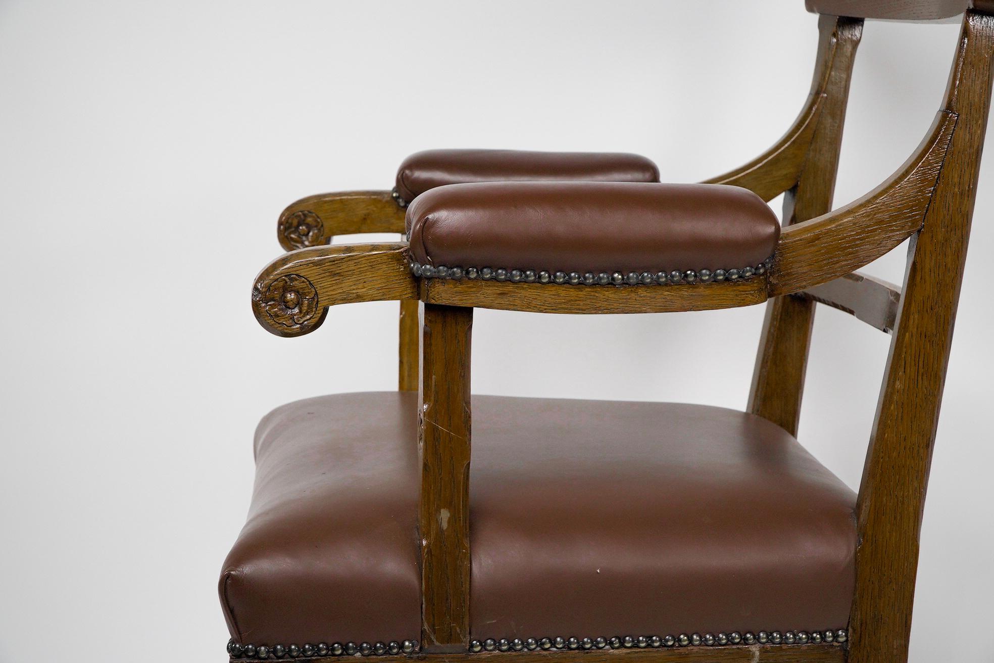 A W N Pugin, probablement fabriqué par Oak Oak de Lancaster Un fauteuil en chêne de style Revive gothique en vente 2