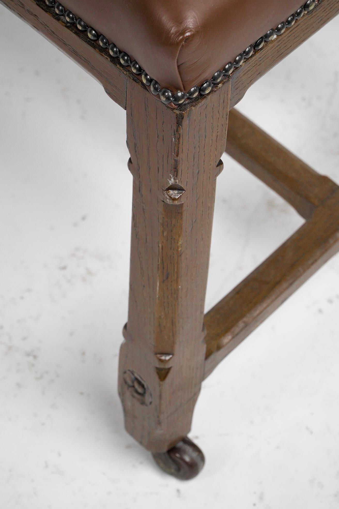 A W N Pugin, probablement fabriqué par Oak Oak de Lancaster Un fauteuil en chêne de style Revive gothique en vente 6