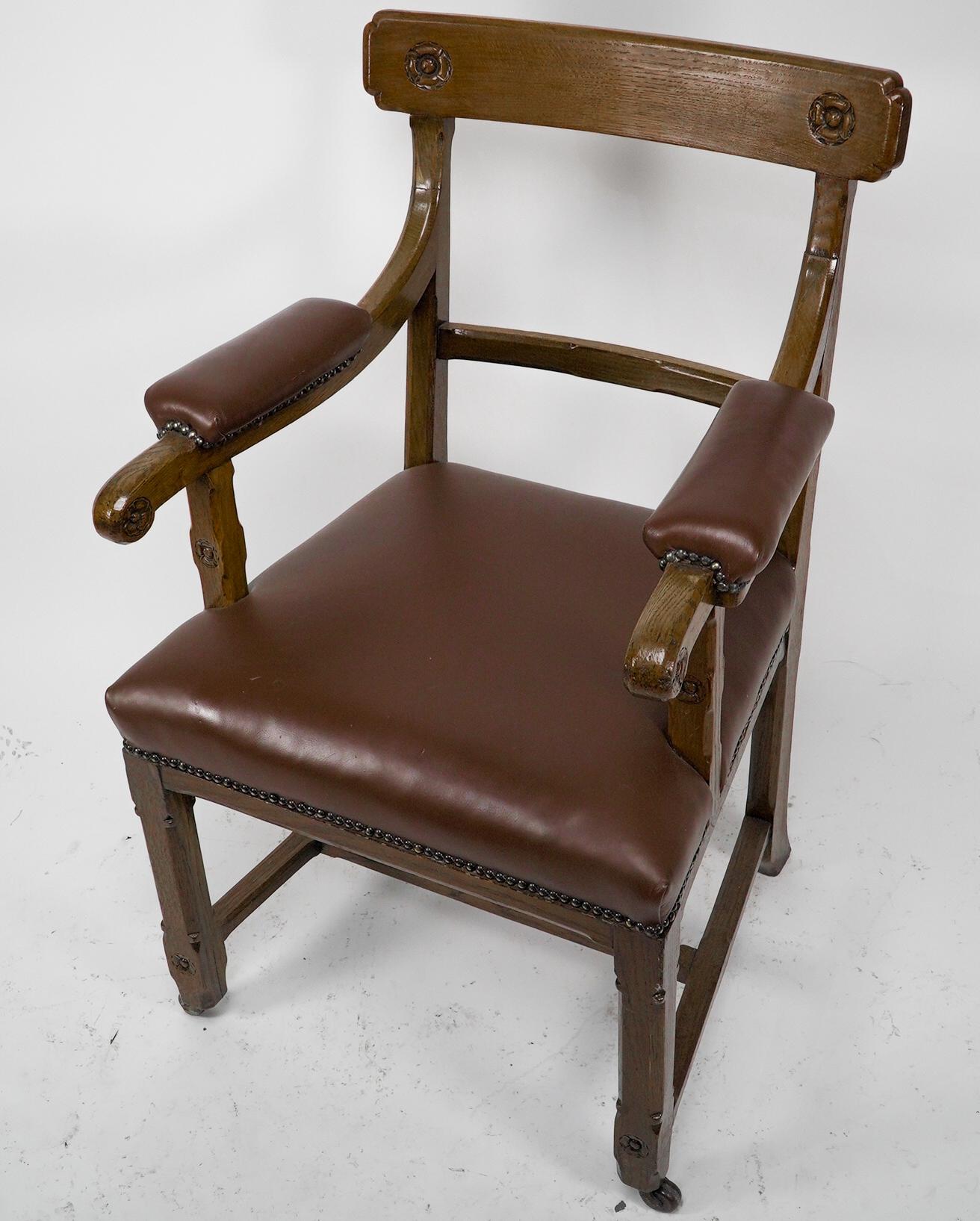 Anglais A W N Pugin, probablement fabriqué par Oak Oak de Lancaster Un fauteuil en chêne de style Revive gothique en vente