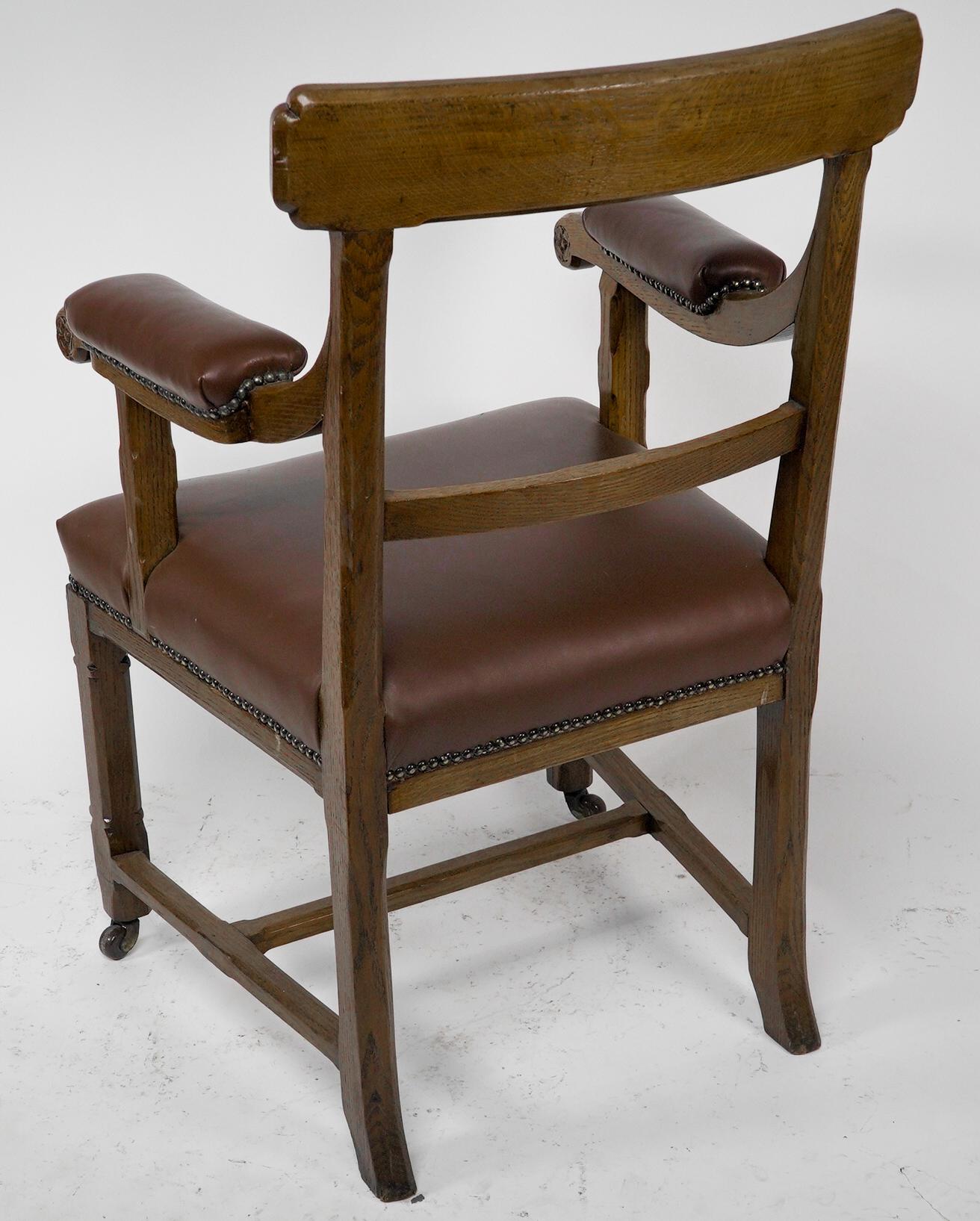 A W N Pugin, probablement fabriqué par Oak Oak de Lancaster Un fauteuil en chêne de style Revive gothique en vente 9