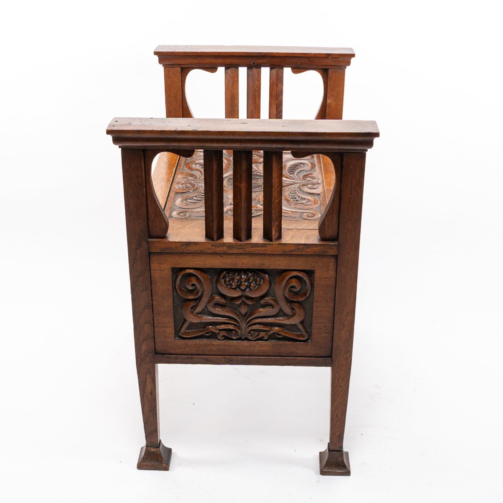 A. W. Simpson, attri. Arts & Crafts Eiche Klavierhocker (Eichenholz) im Angebot