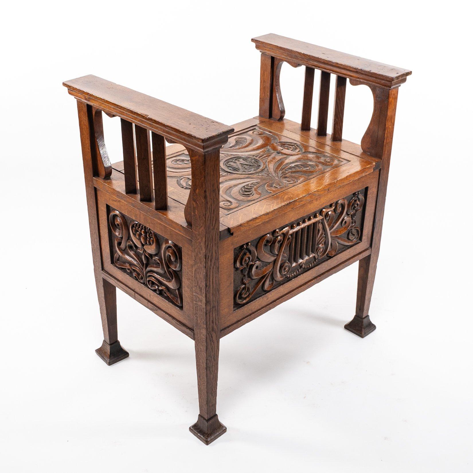 A. W. Simpson, attri. Arts & Crafts Eiche Klavierhocker