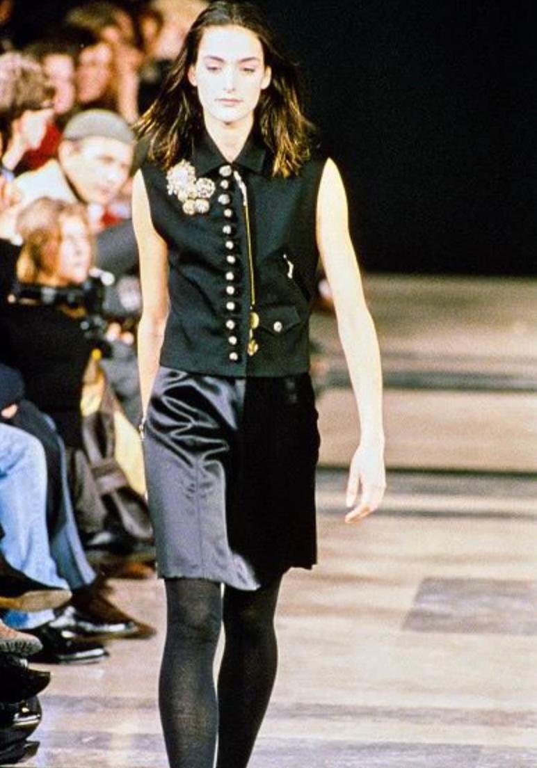 Gilet in lana con gingilli in metallo sulla passerella di Helmut Lang A/W1989 in vendita 4