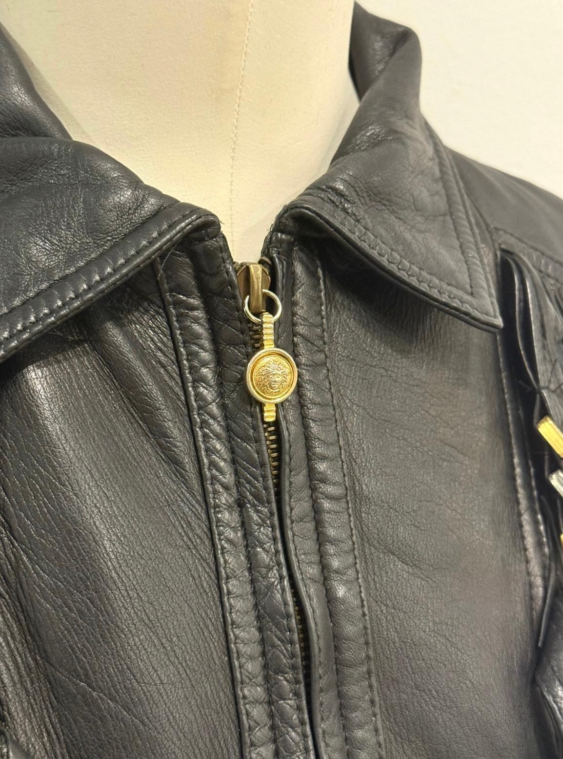 A/W1992 Gianni Versace - Gilet en cuir avec frange bondage en vente 4