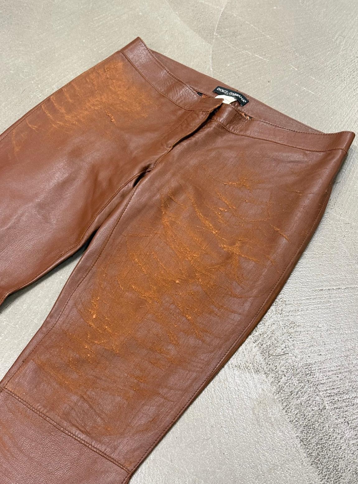 A/W2001 Dolce & Gabbana iconic runway pantalon à talon en cuir vieilli en vente 2