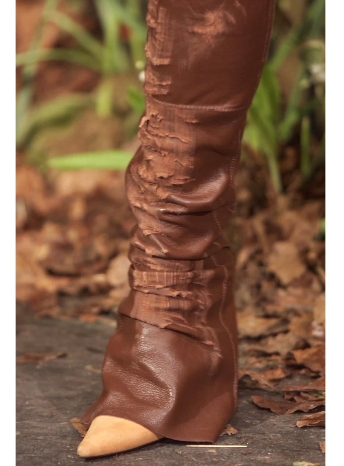 A/W2001 Dolce & Gabbana iconic runway pantalon à talon en cuir vieilli en vente 4