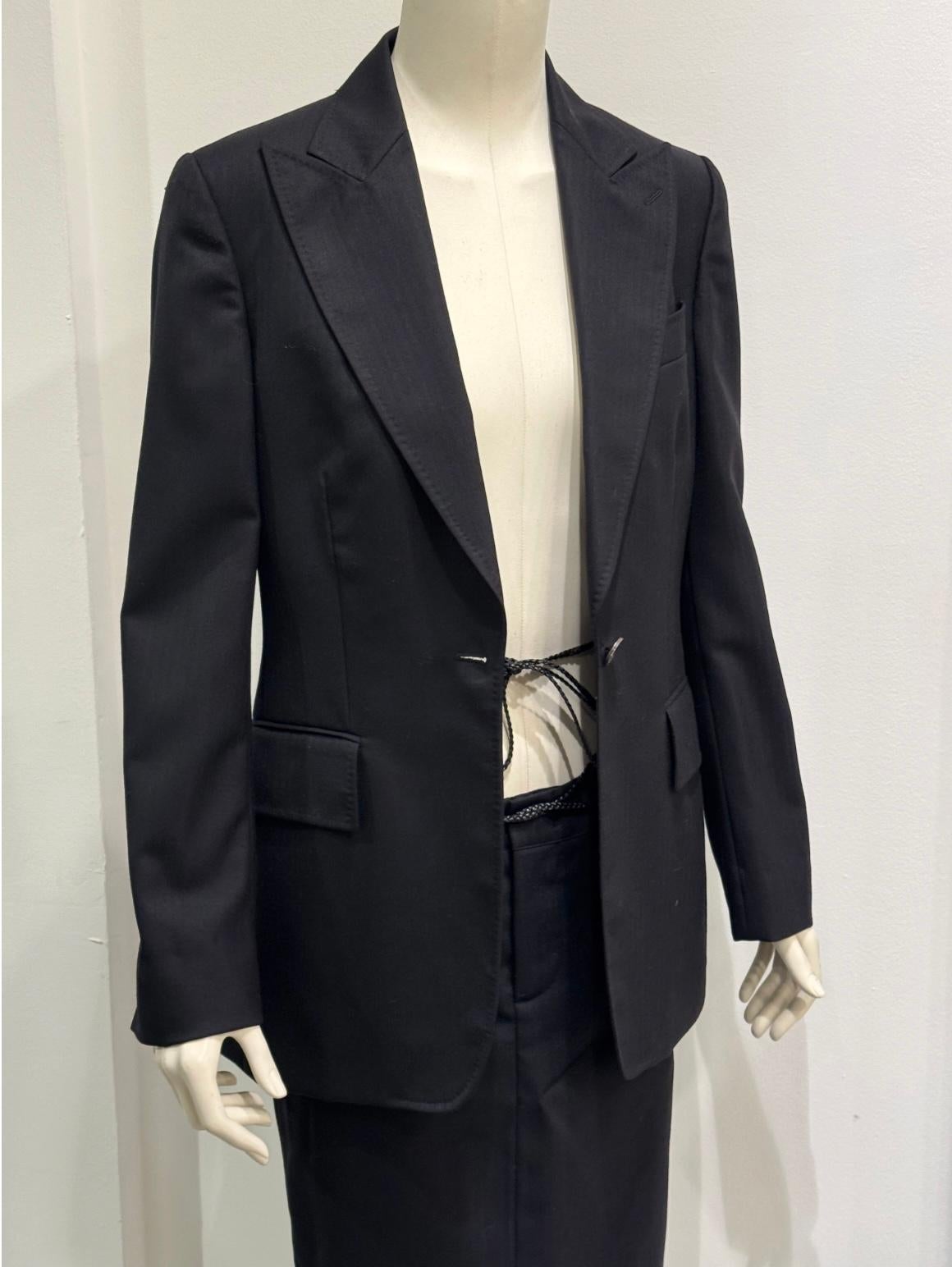 A/W2002 Gucci by Tom Ford - Ensemble blazer et jupe avec cordon en cuir Excellent état - En vente à Milano, Lombardia