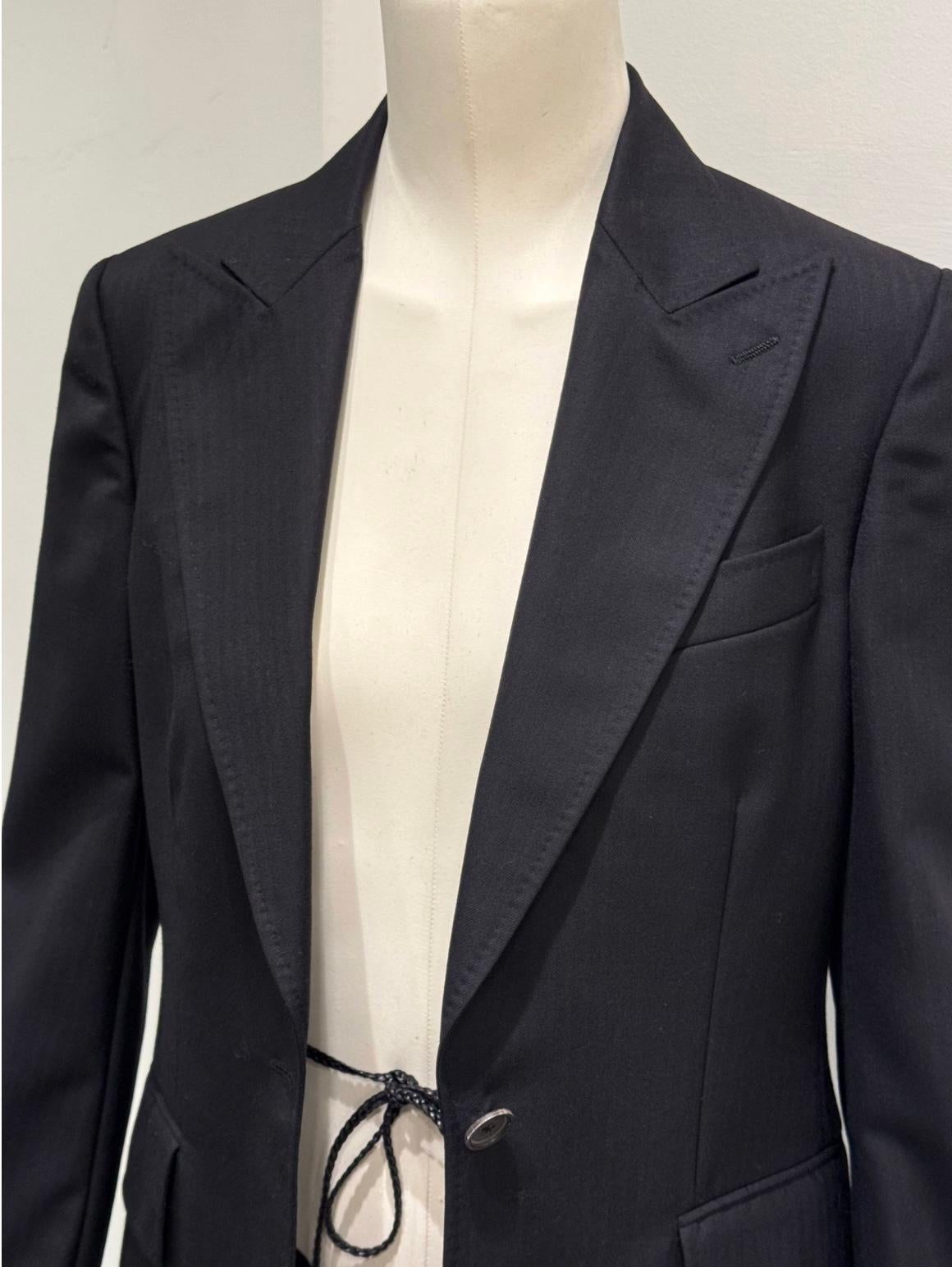 A/W2002 Gucci by Tom Ford - Ensemble blazer et jupe avec cordon en cuir en vente 2