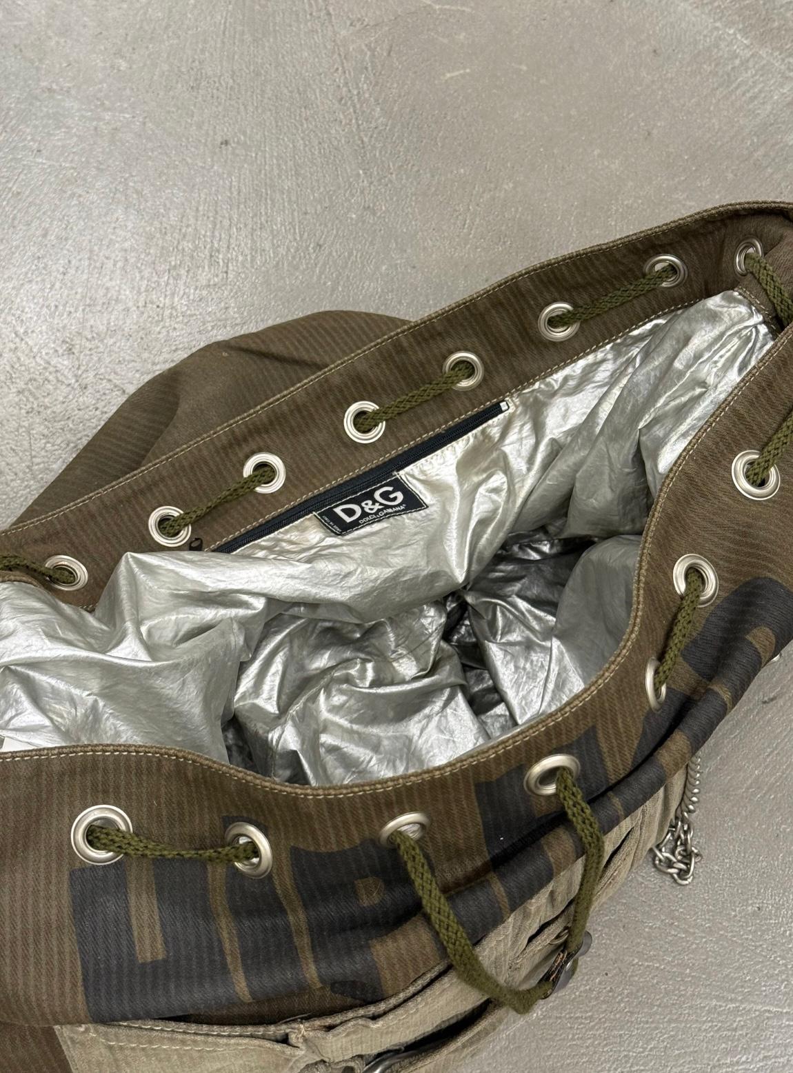 Borsa a tracolla con catena cargo Dolce & Gabbana A/W2003 in vendita 8