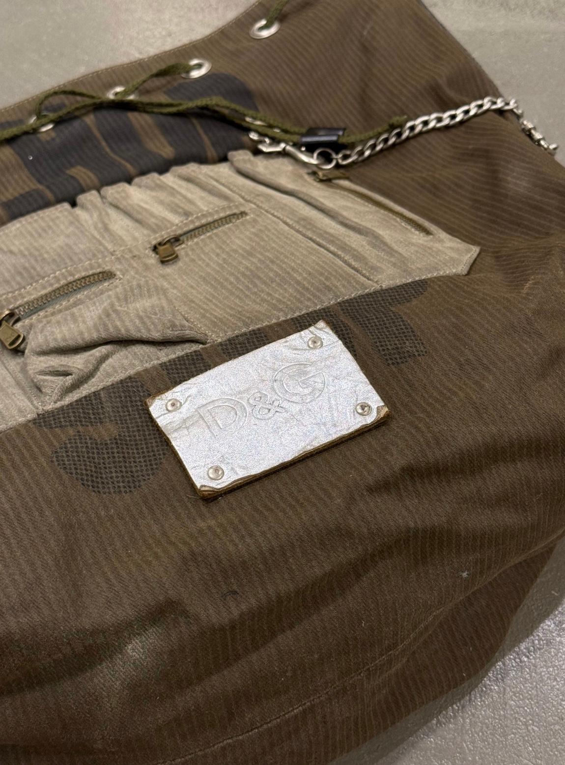 Borsa a tracolla con catena cargo Dolce & Gabbana A/W2003 in vendita 2